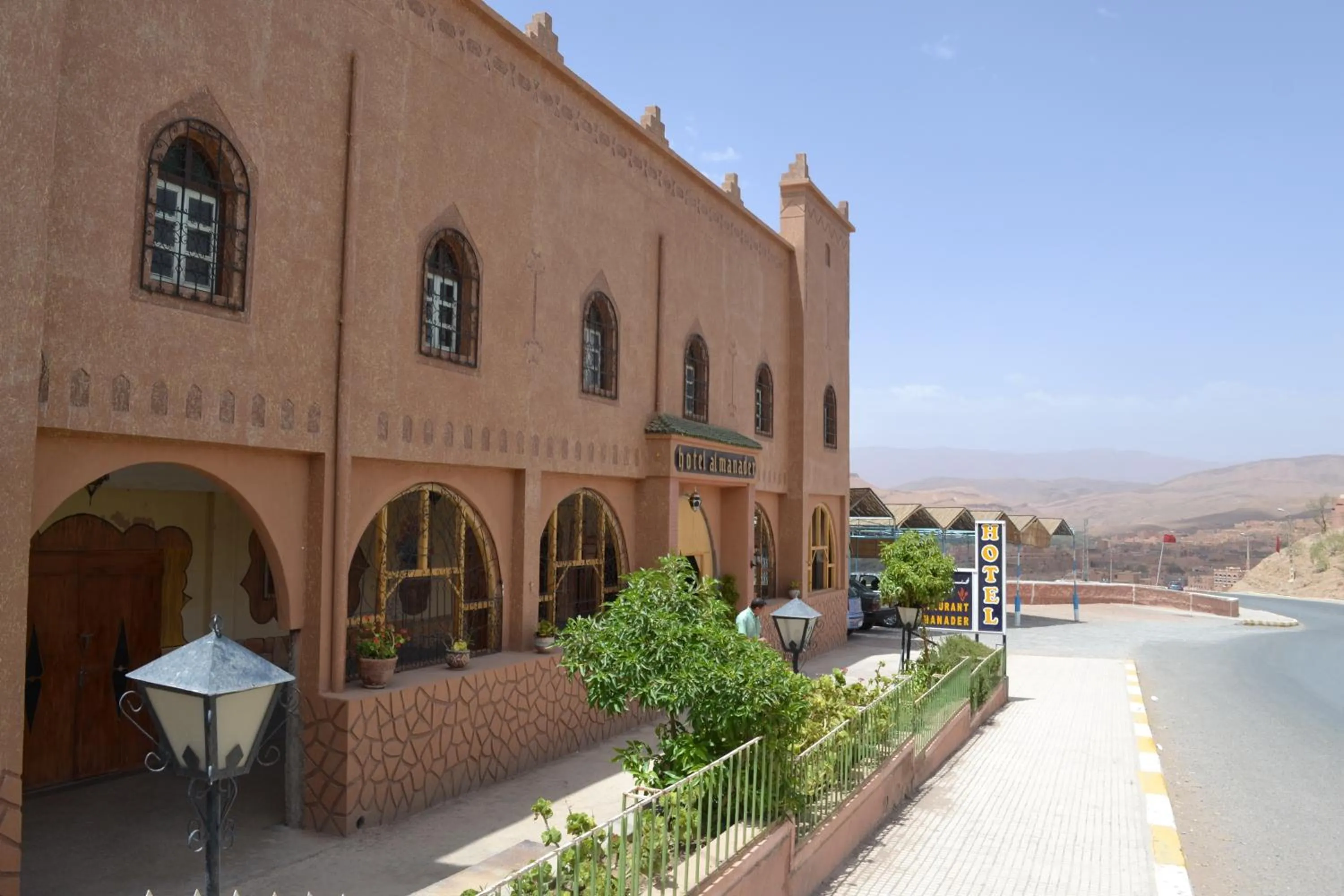 Facade/entrance in Hotel Almanader
