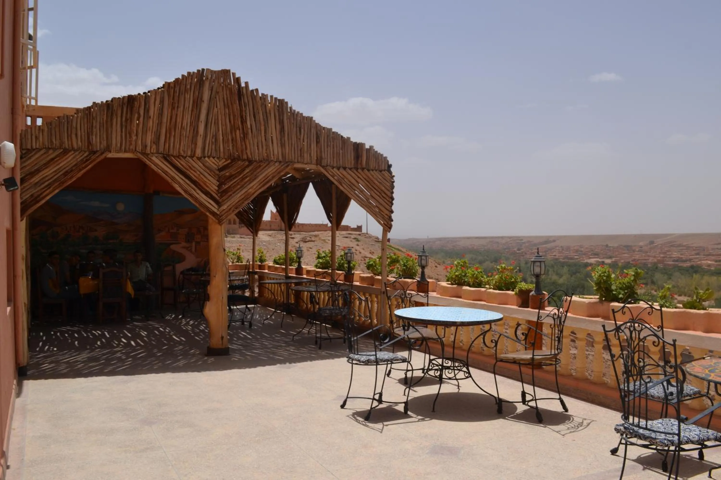 Patio in Hotel Almanader