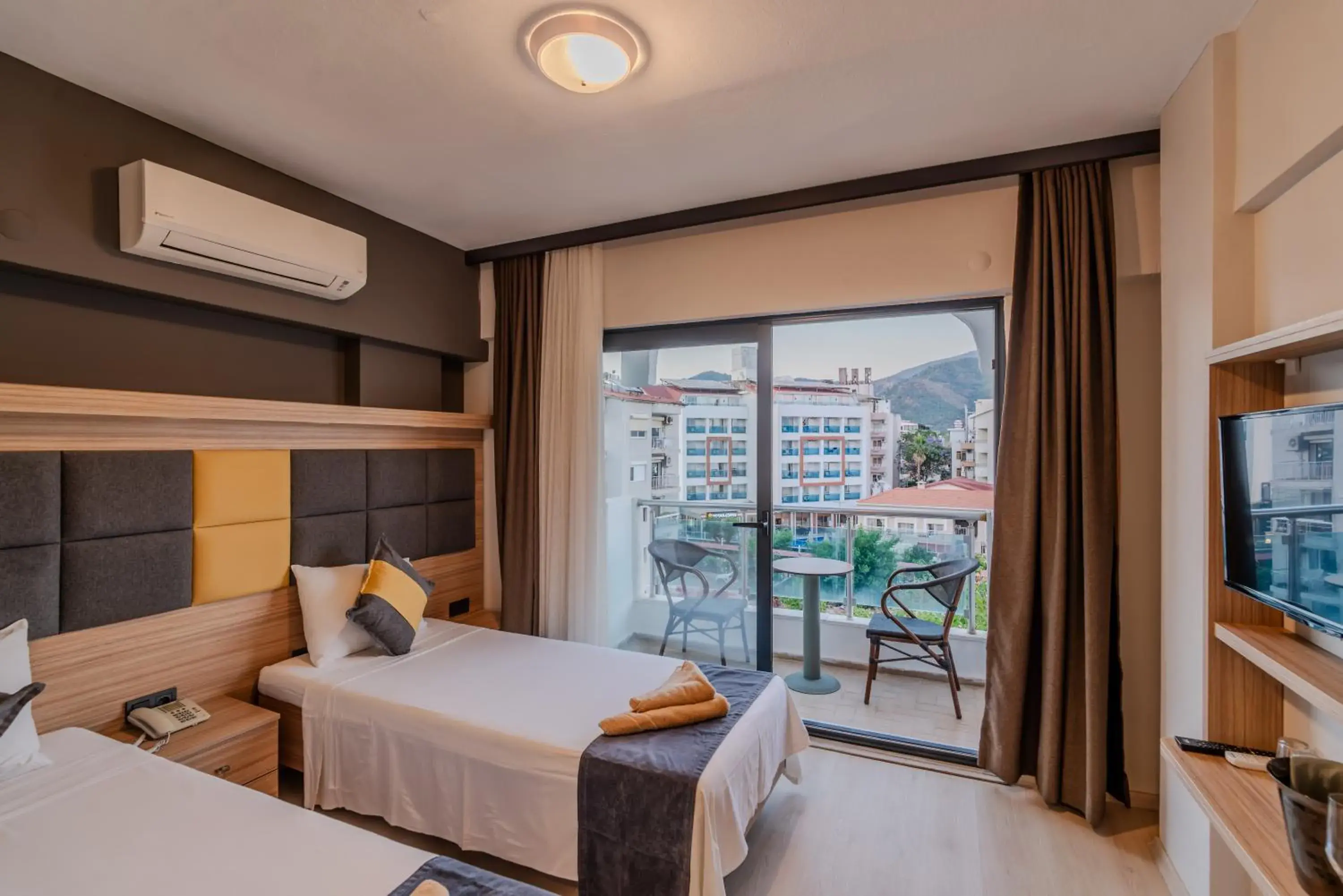 Double Room with Balcony - single occupancy in La Vita - La Beiurut Hotel Double Room with Balcony - single occupancy in La Vita - La Beiurut Hotel