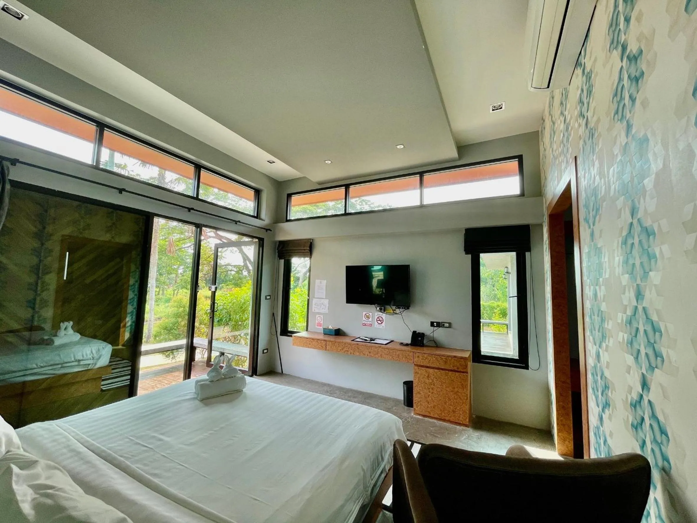 Communal lounge/ TV room, Bed in ProudChan Boutique Resort