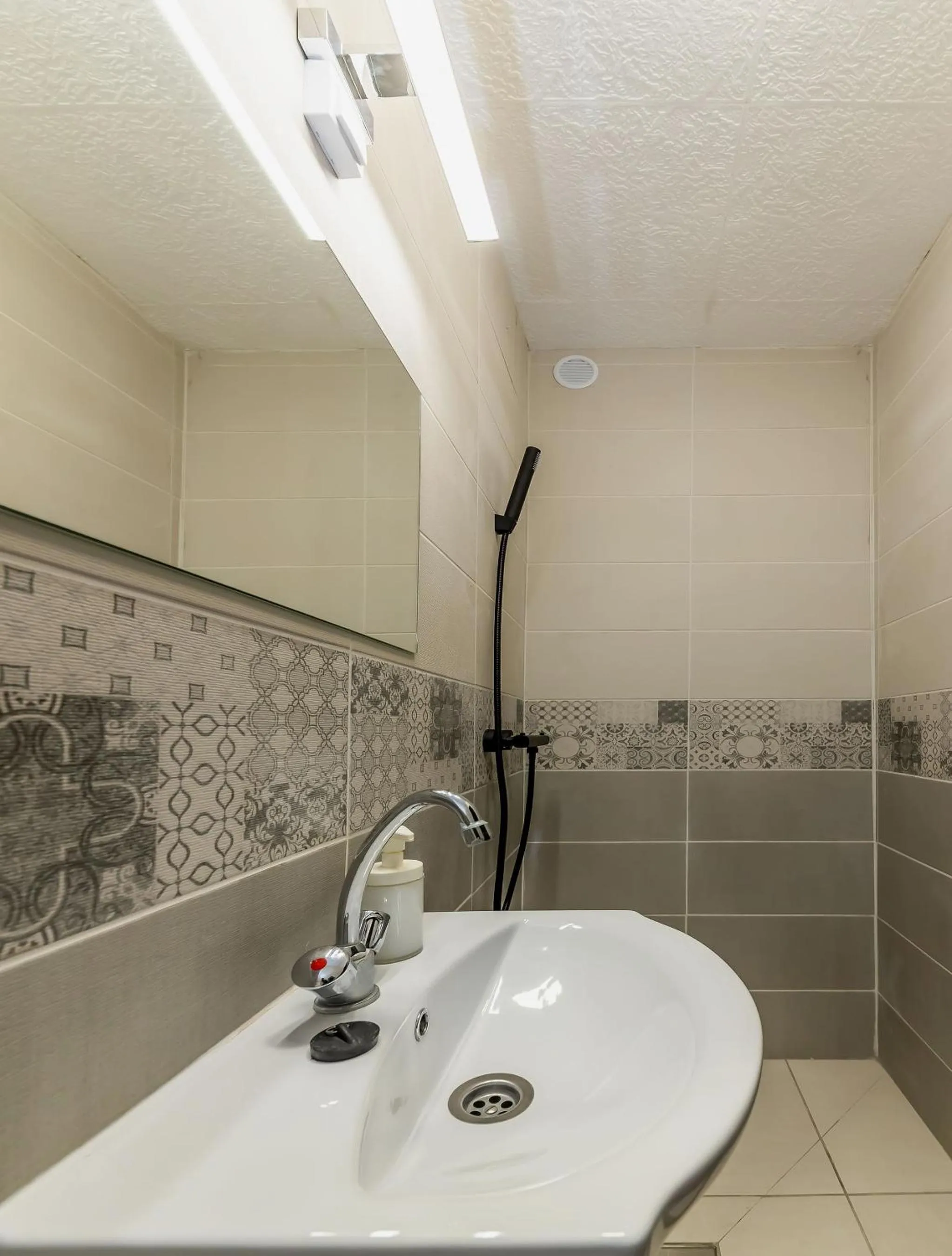 Shower, Bathroom in Csillagtúra Panzió