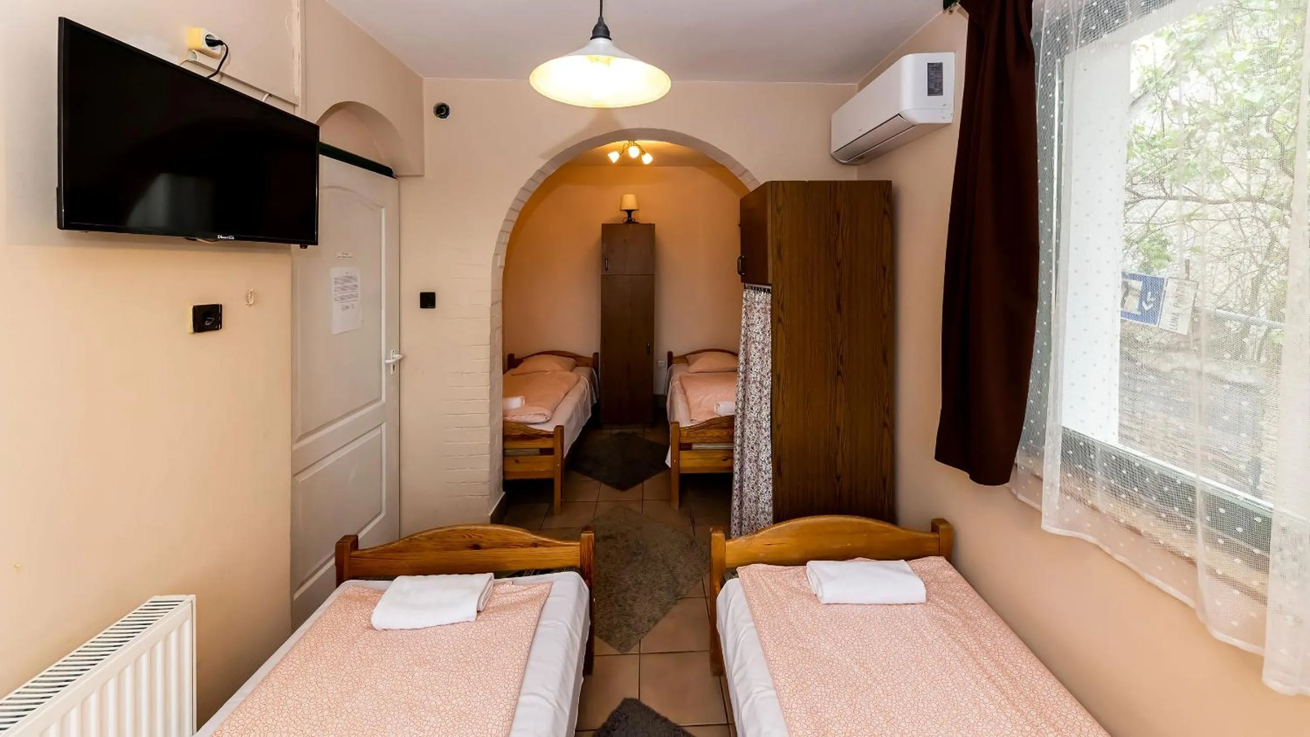 Photo of the whole room in Csillagtúra Panzió