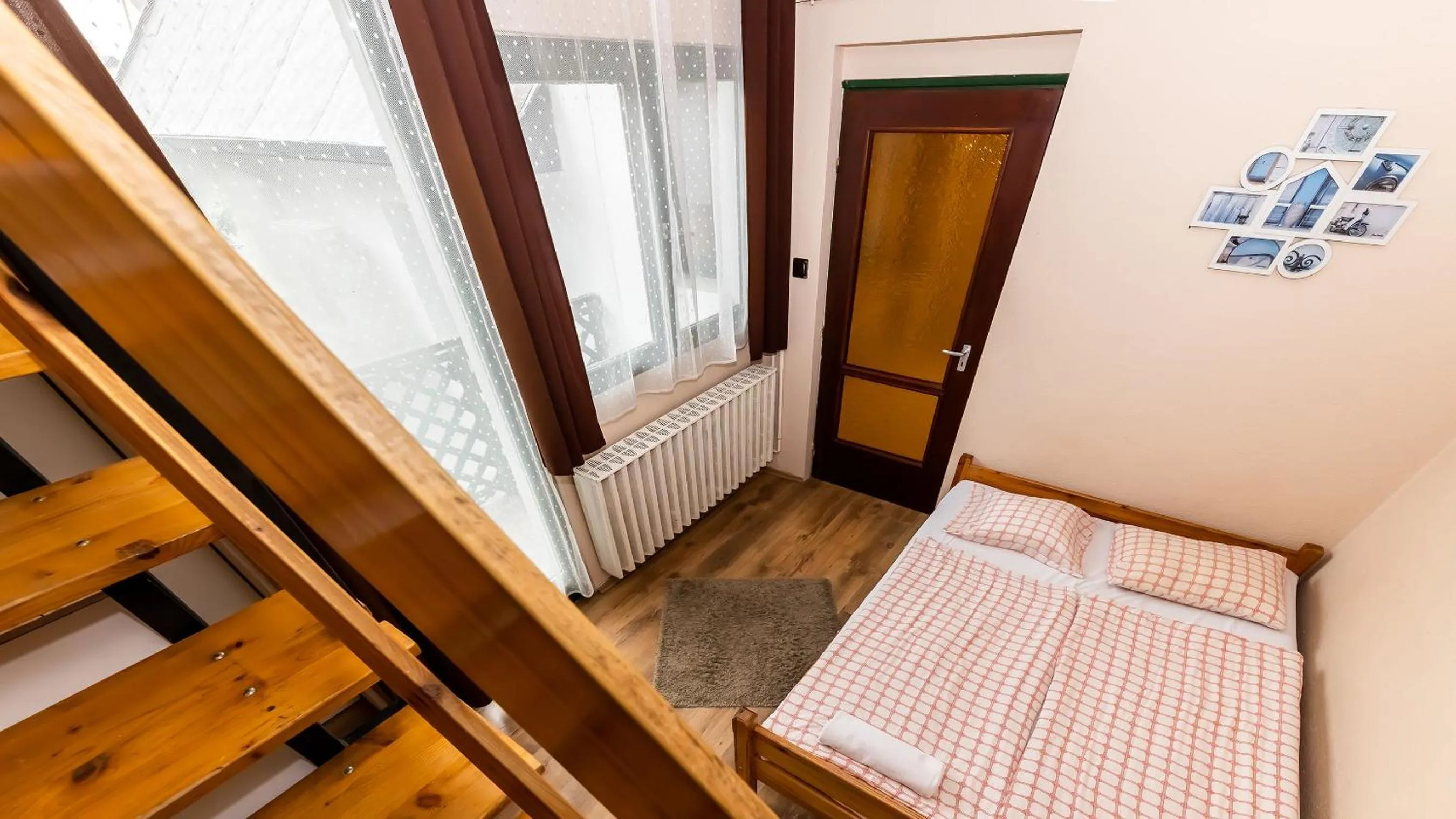 Photo of the whole room in Csillagtúra Panzió