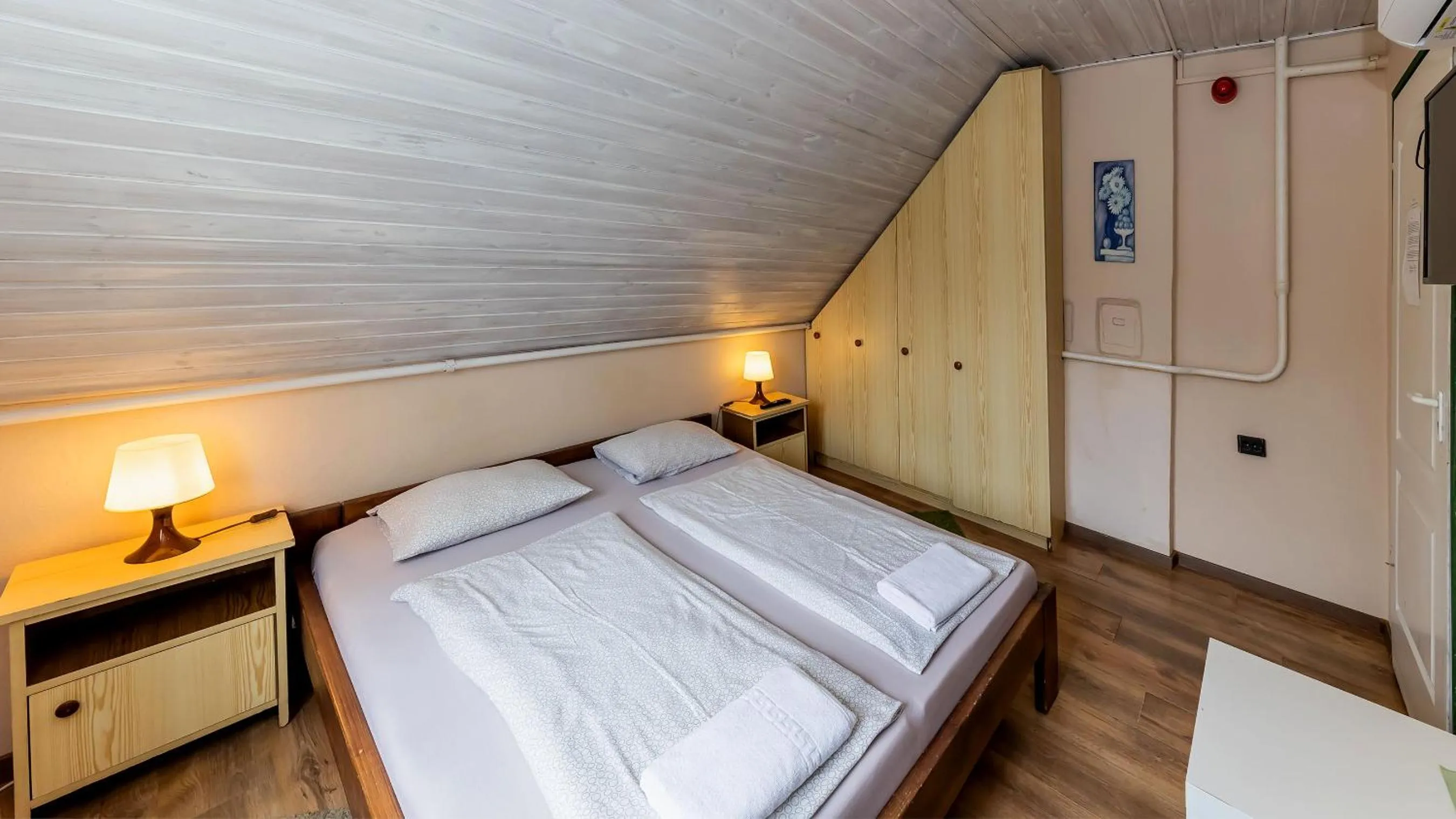 Photo of the whole room in Csillagtúra Panzió