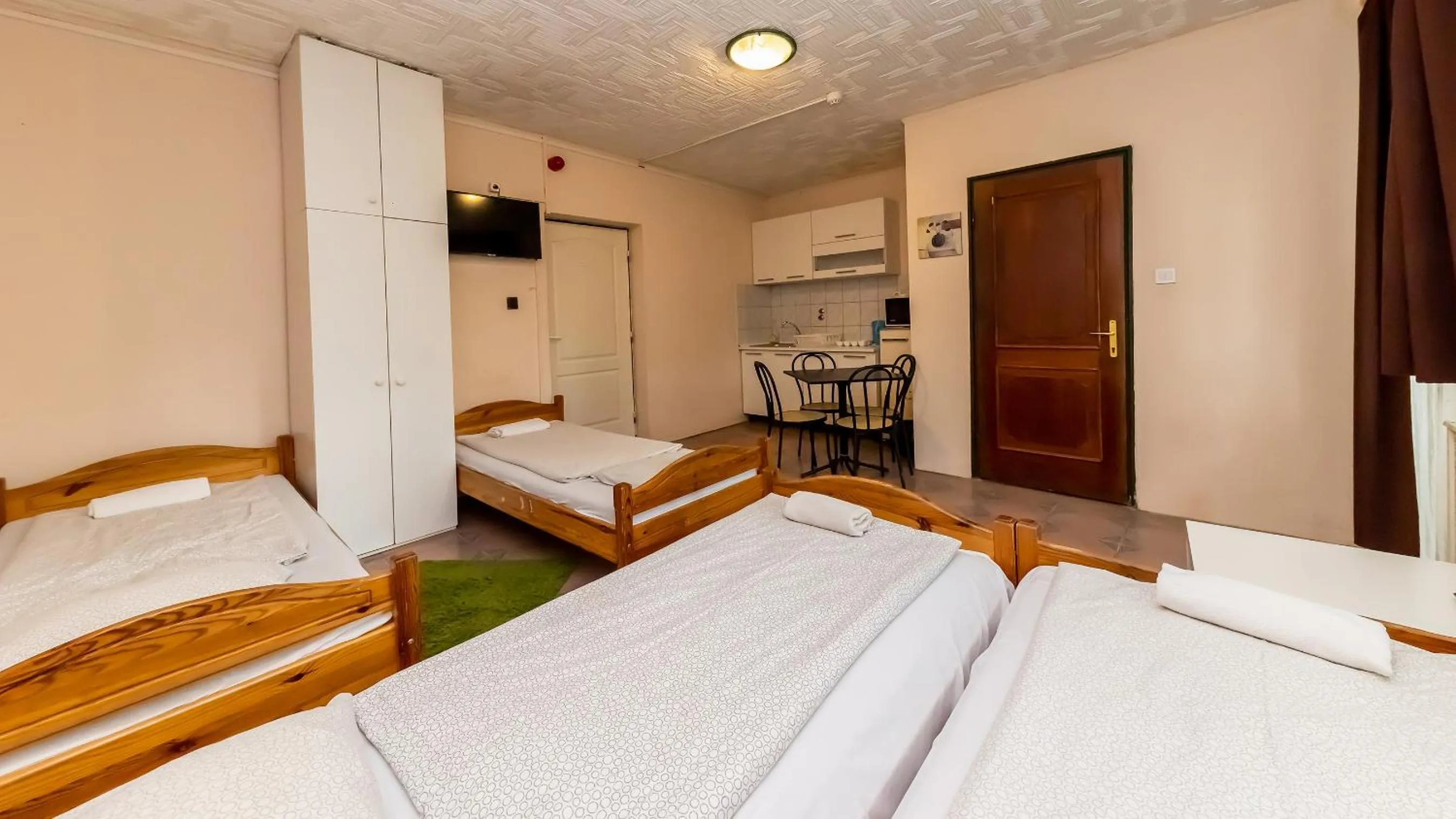 Kitchen or kitchenette in Csillagtúra Panzió