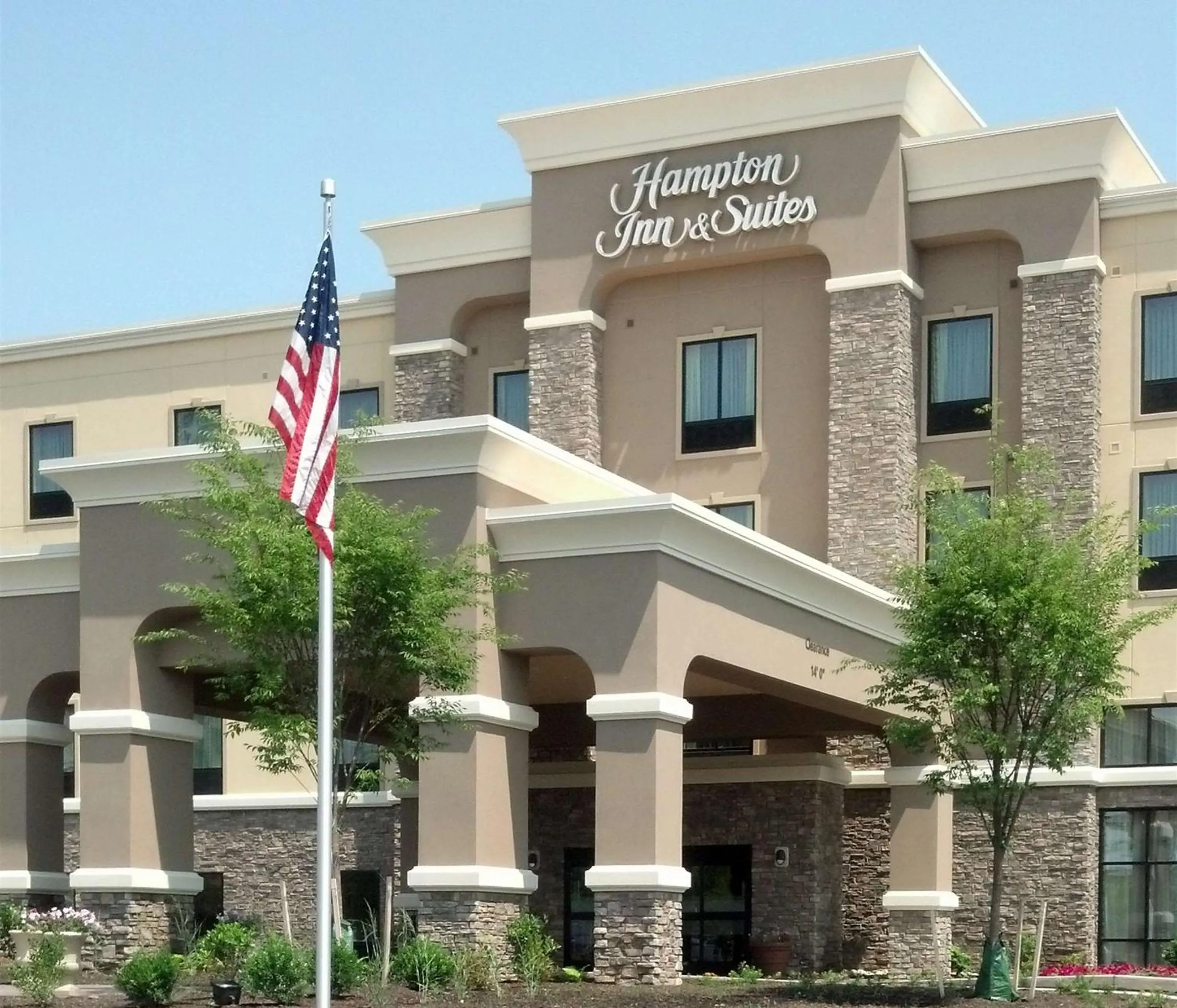 Property building in Hampton Inn & Suites Philadelphia Montgomeryville