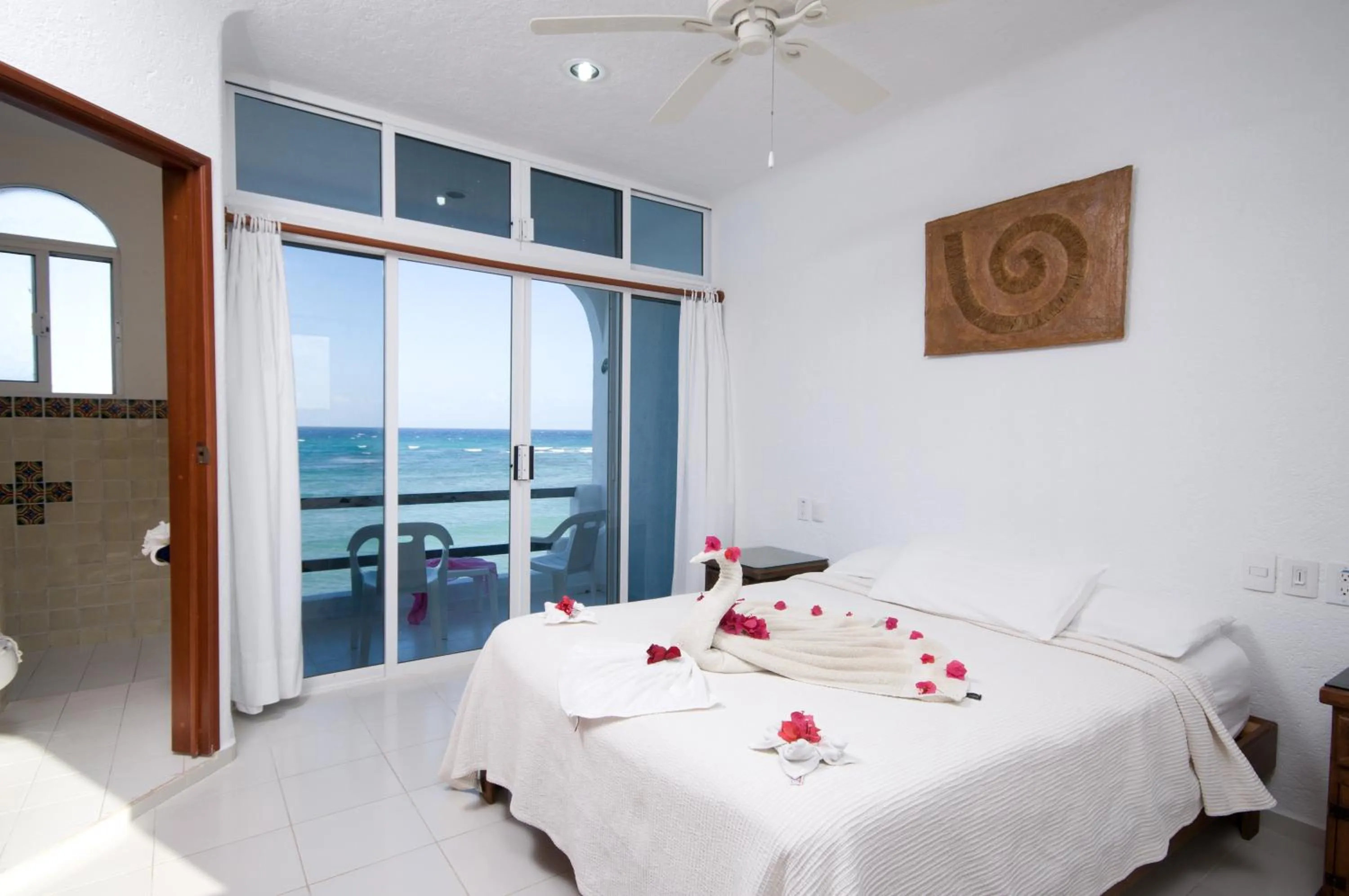 Photo of the whole room, Bed in Del Sol Beachfront