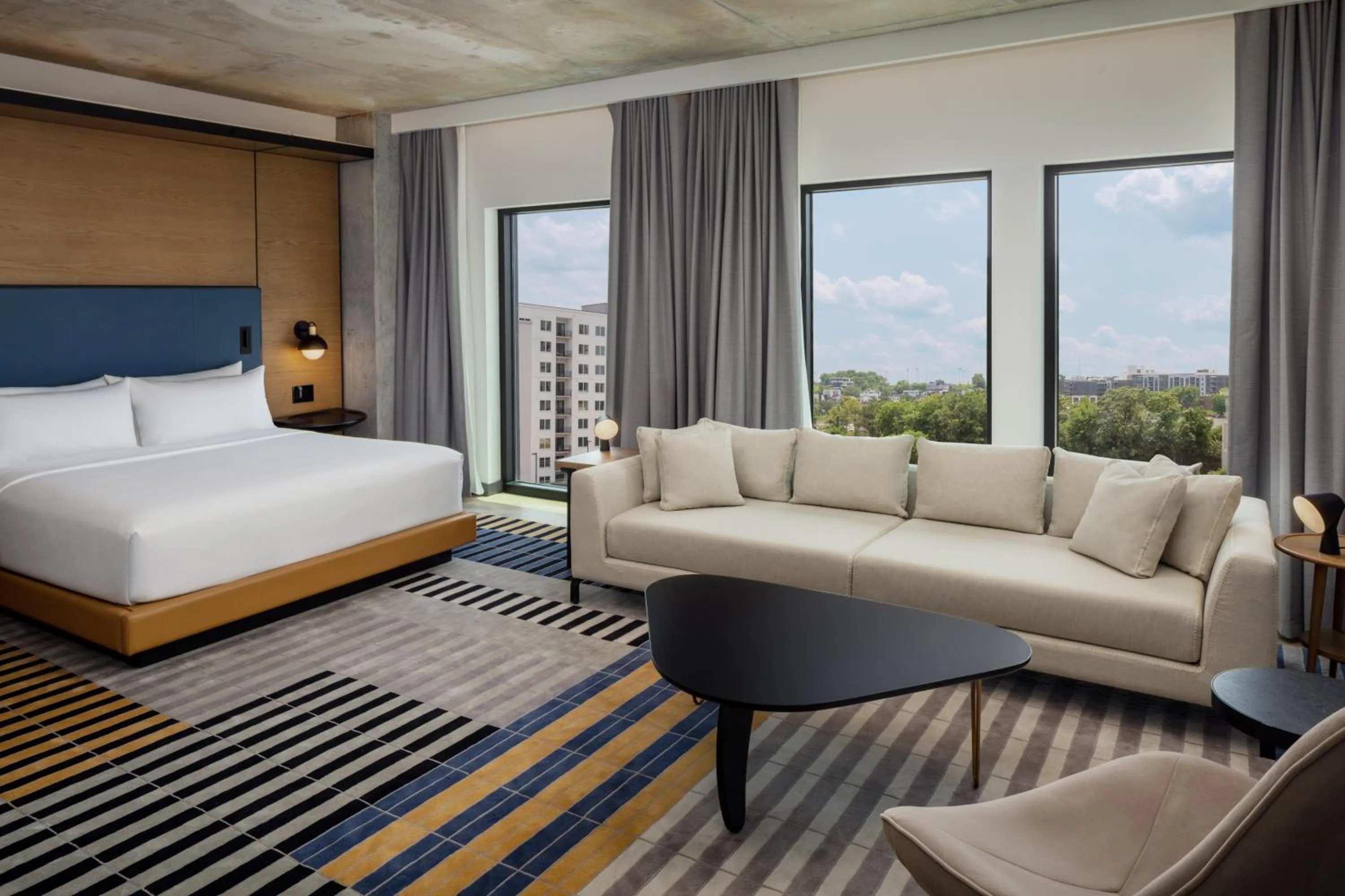 Bedroom, Bed in Canopy By Hilton Nashville Downtown The Gulch