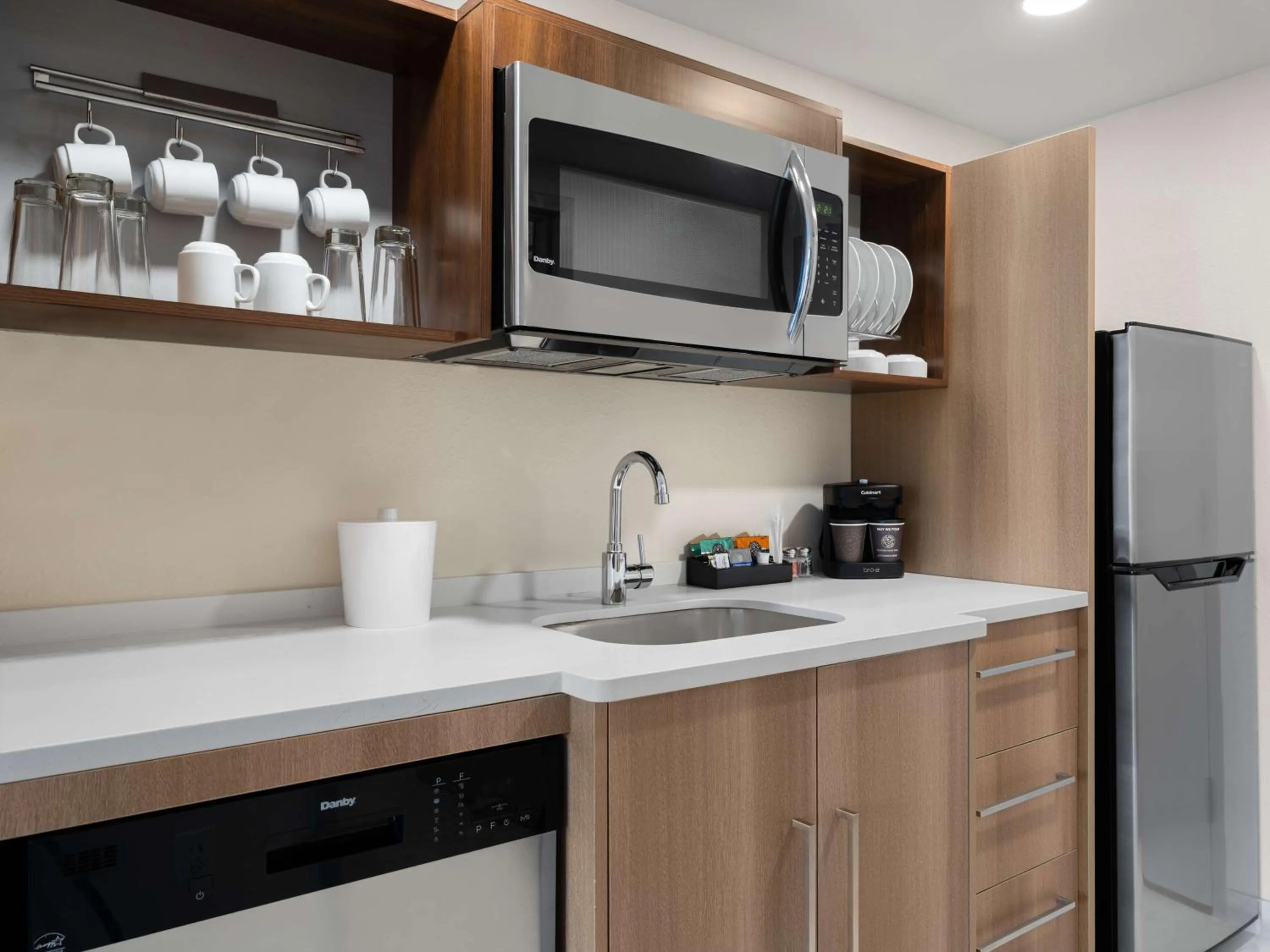 Kitchen or kitchenette in Home2 Suites By Hilton Brownsburg