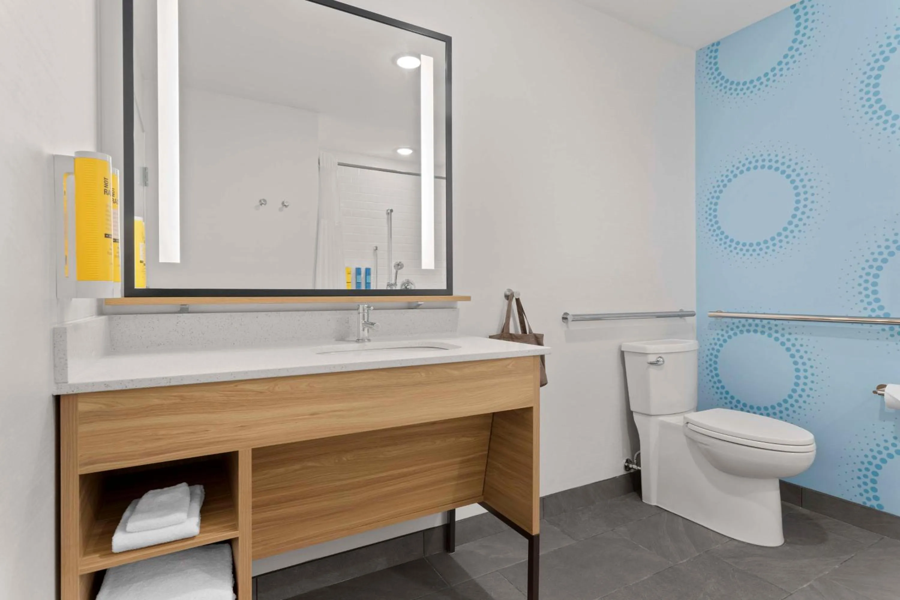 Bathroom in Tru By Hilton Lincoln East