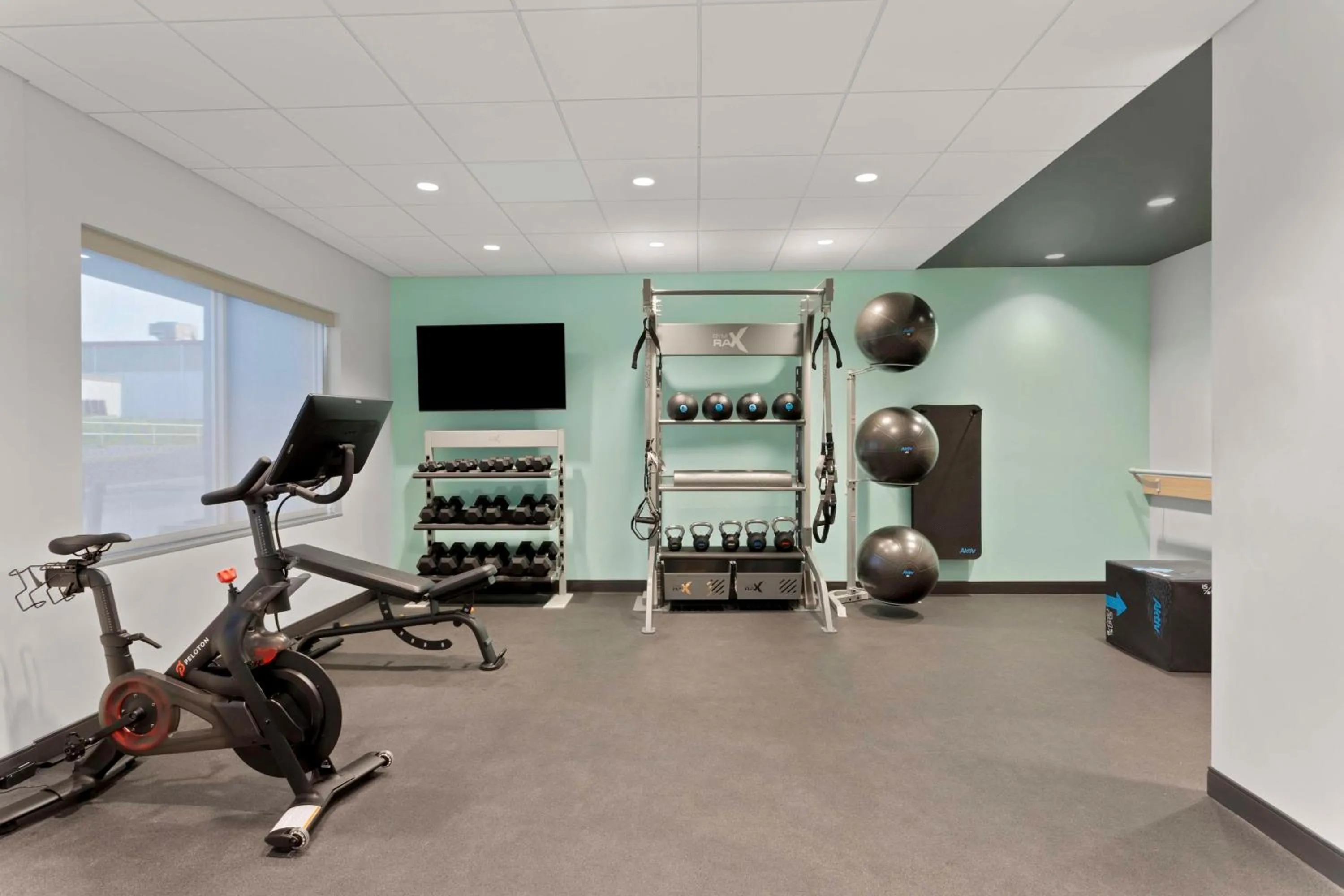 Fitness centre/facilities in Tru By Hilton Lincoln East
