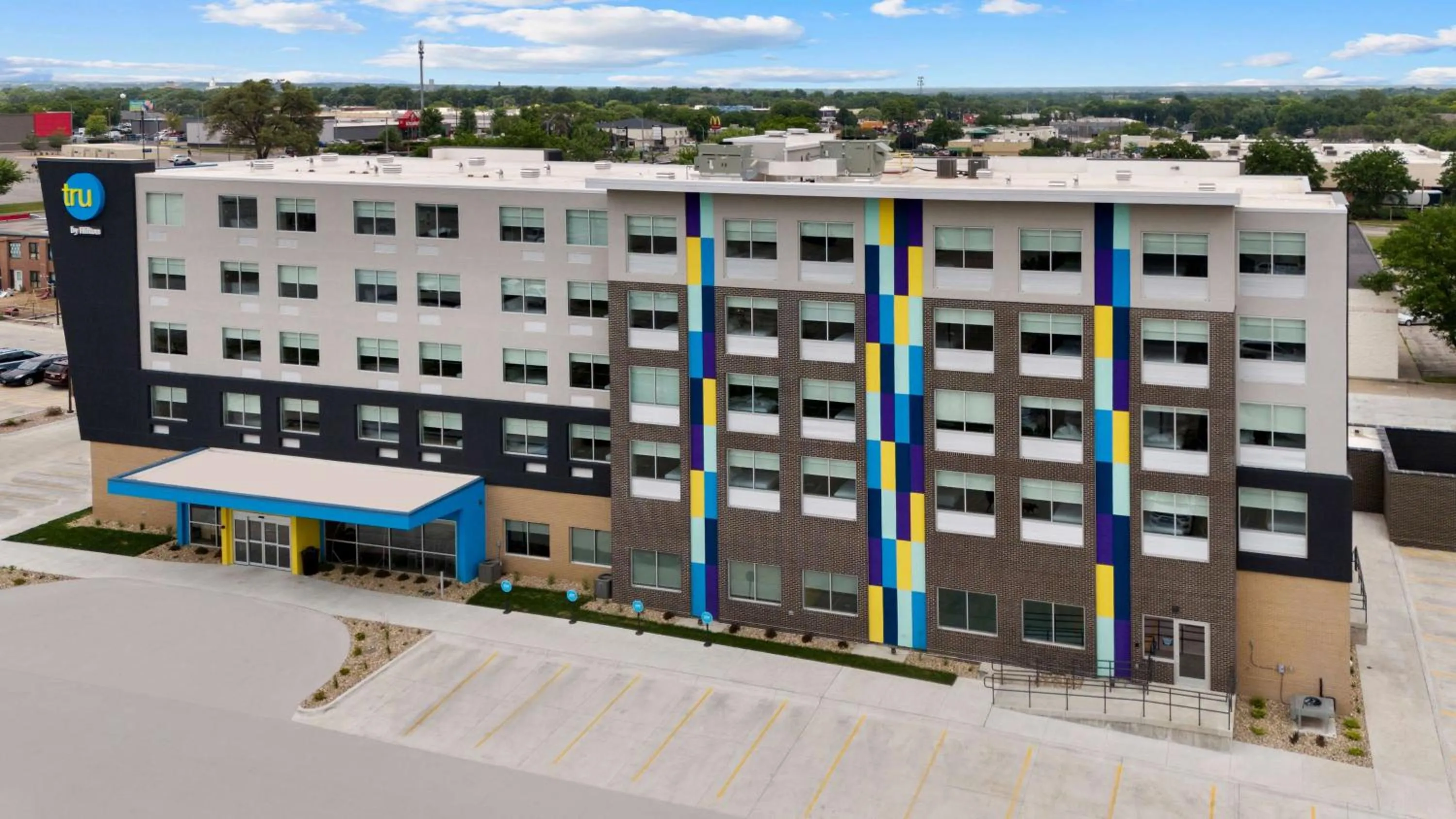 Property building in Tru By Hilton Lincoln East