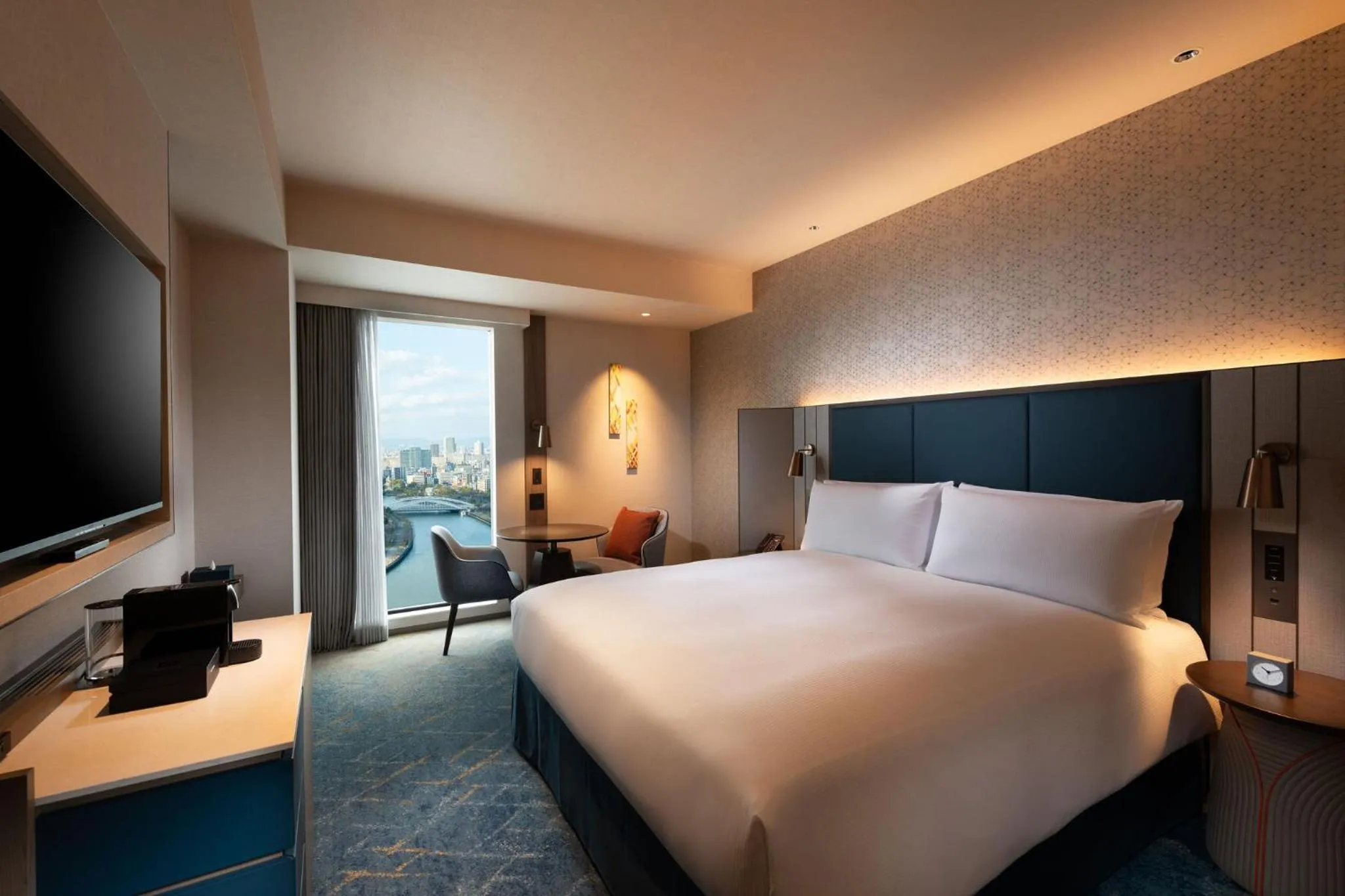 Photo of the whole room, Bed in DoubleTree by Hilton Osaka Castle