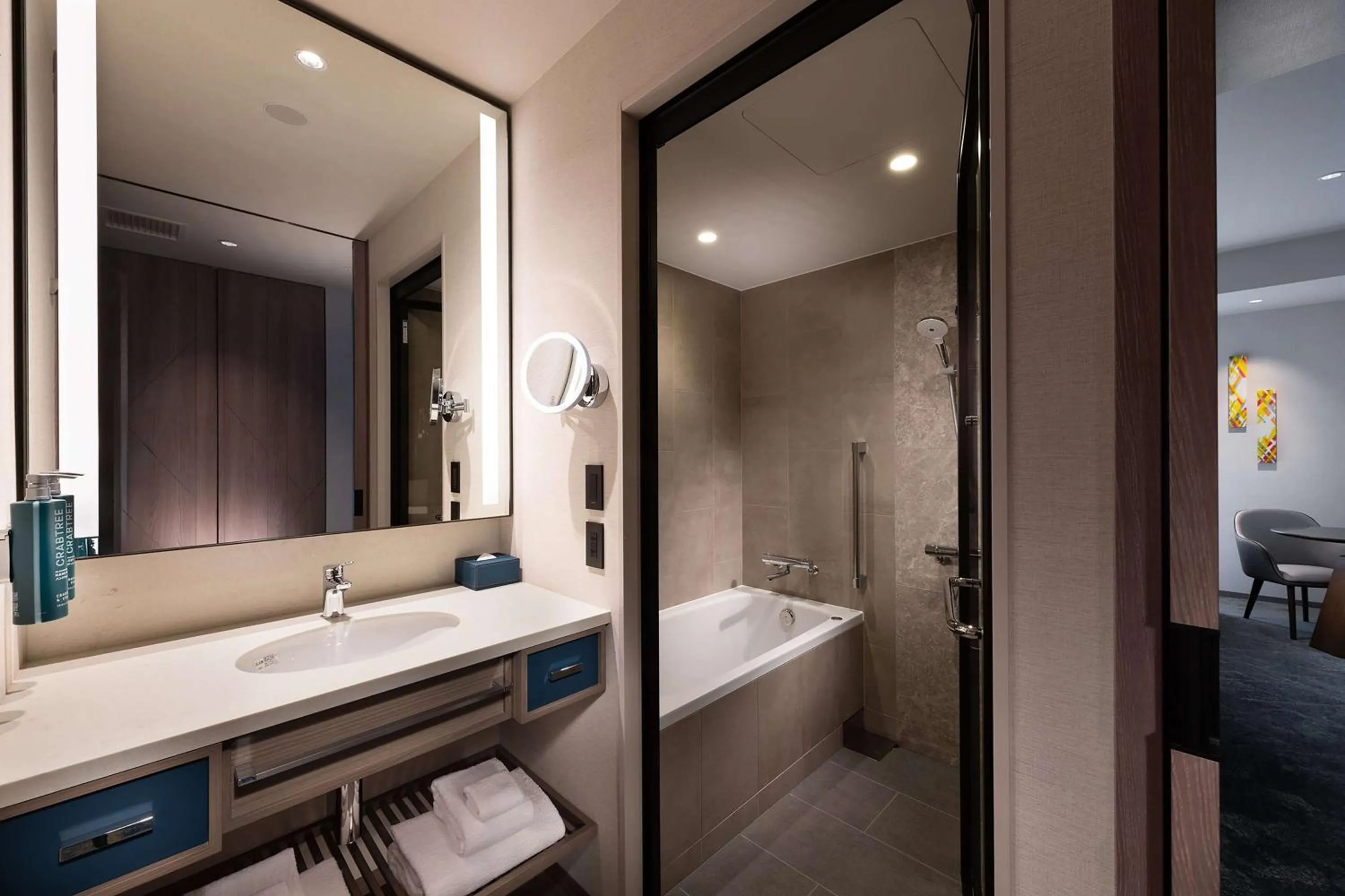 Bathroom, Bed in DoubleTree by Hilton Osaka Castle