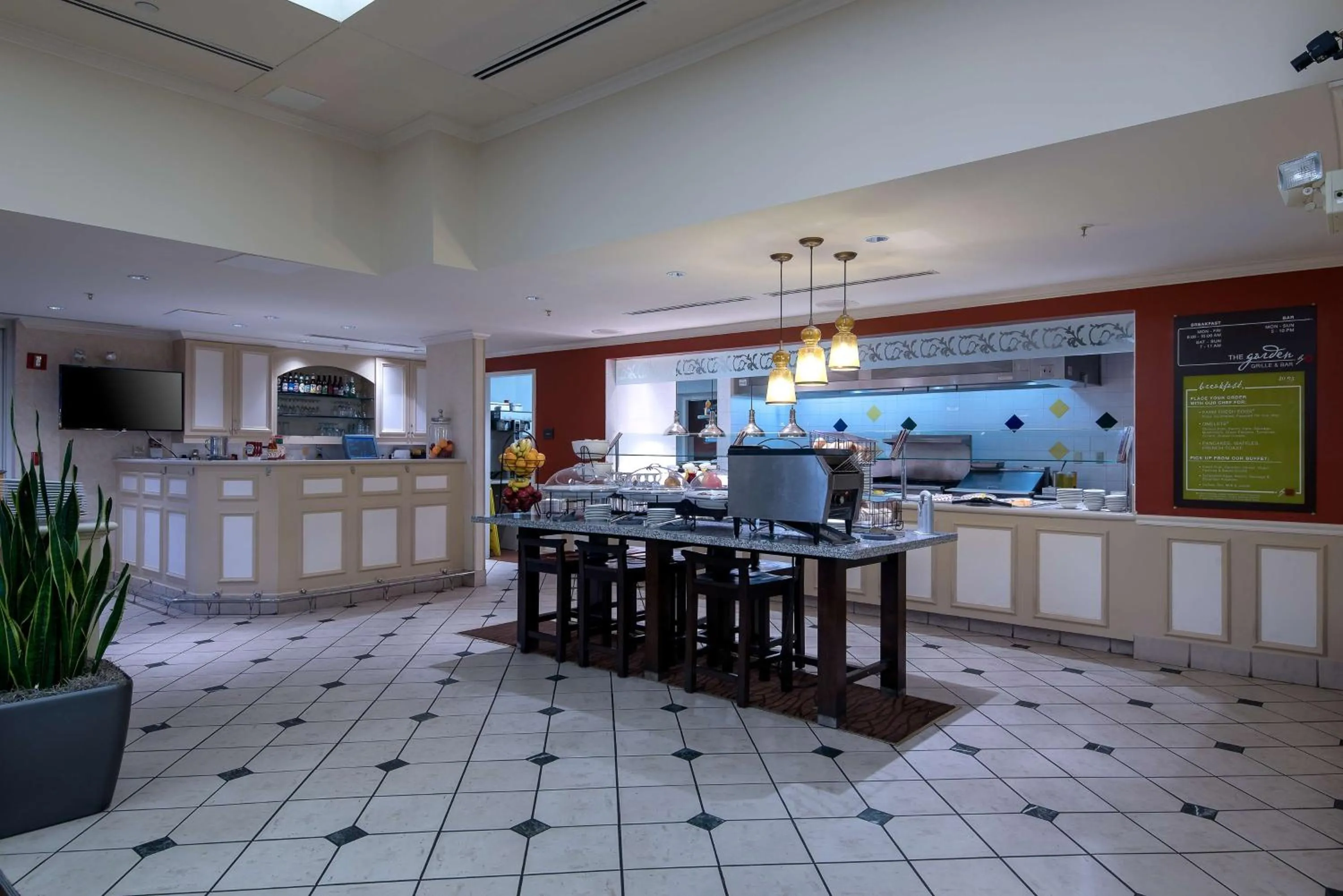 Dining area in Hilton Garden Inn Owings Mills