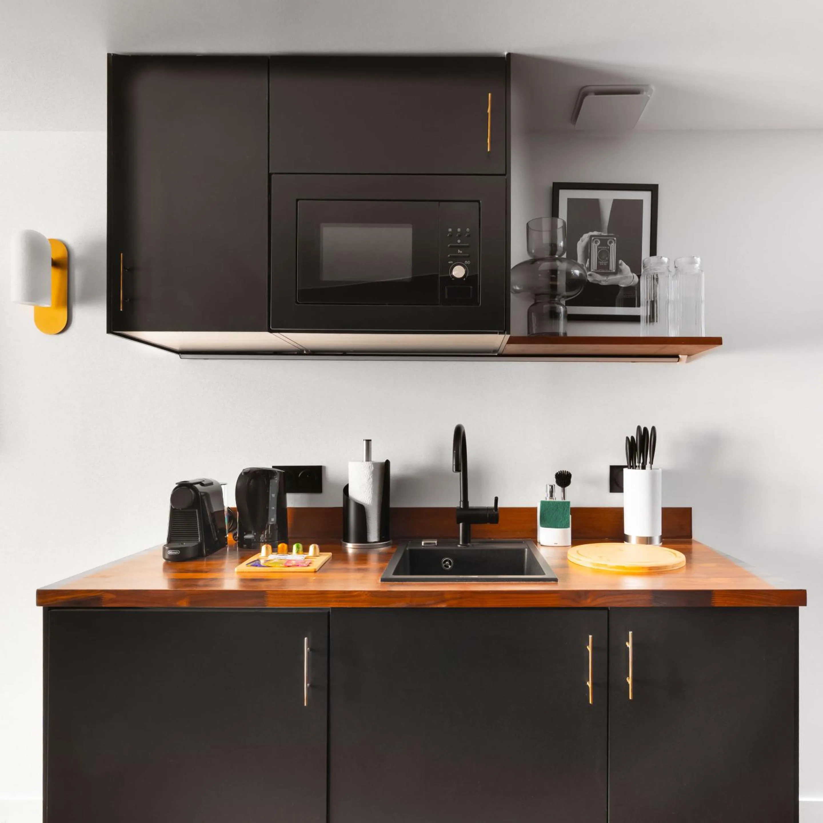 Coffee/tea facilities in Limehome Paris Montmartre