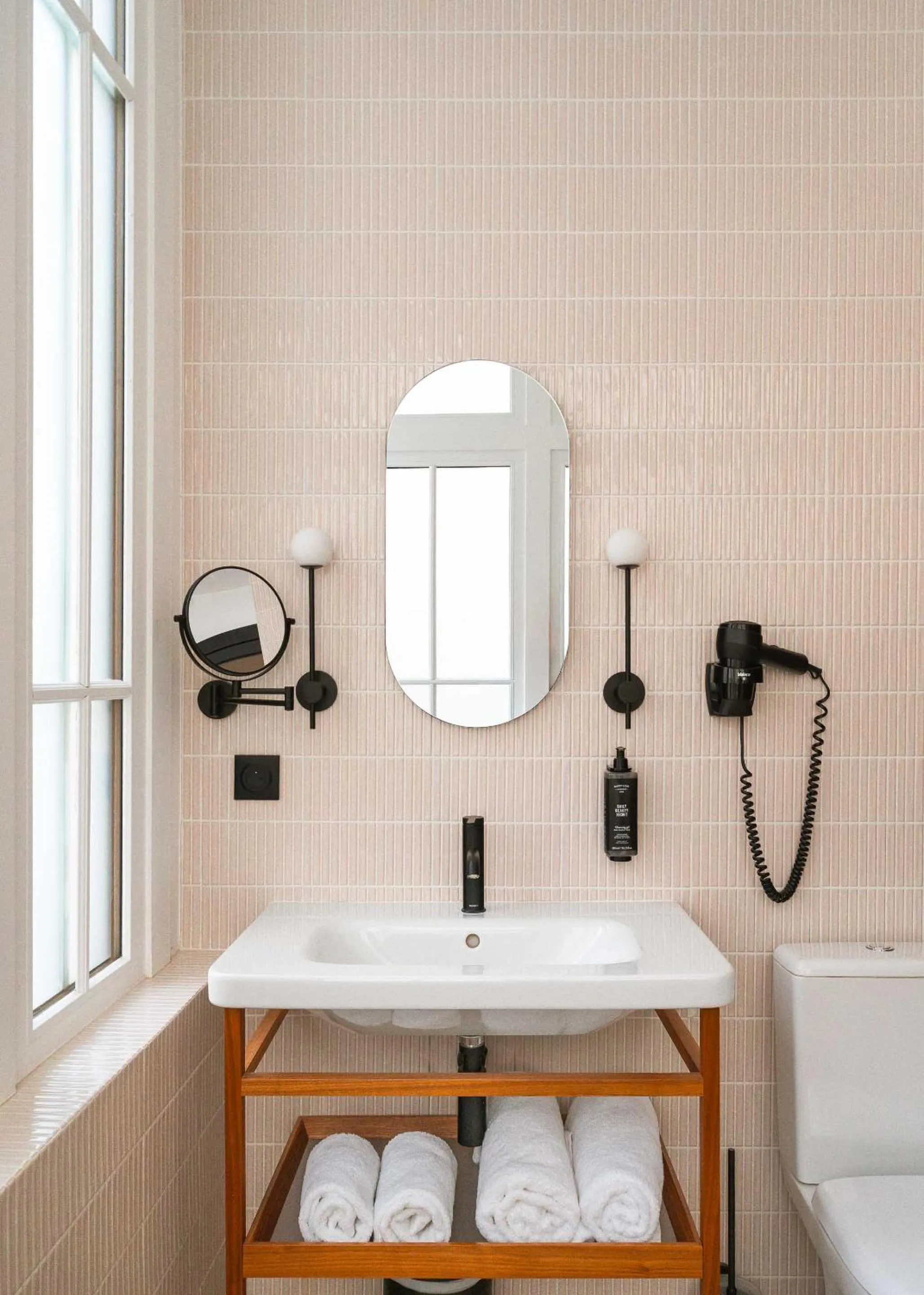 Bathroom in Limehome Paris Montmartre