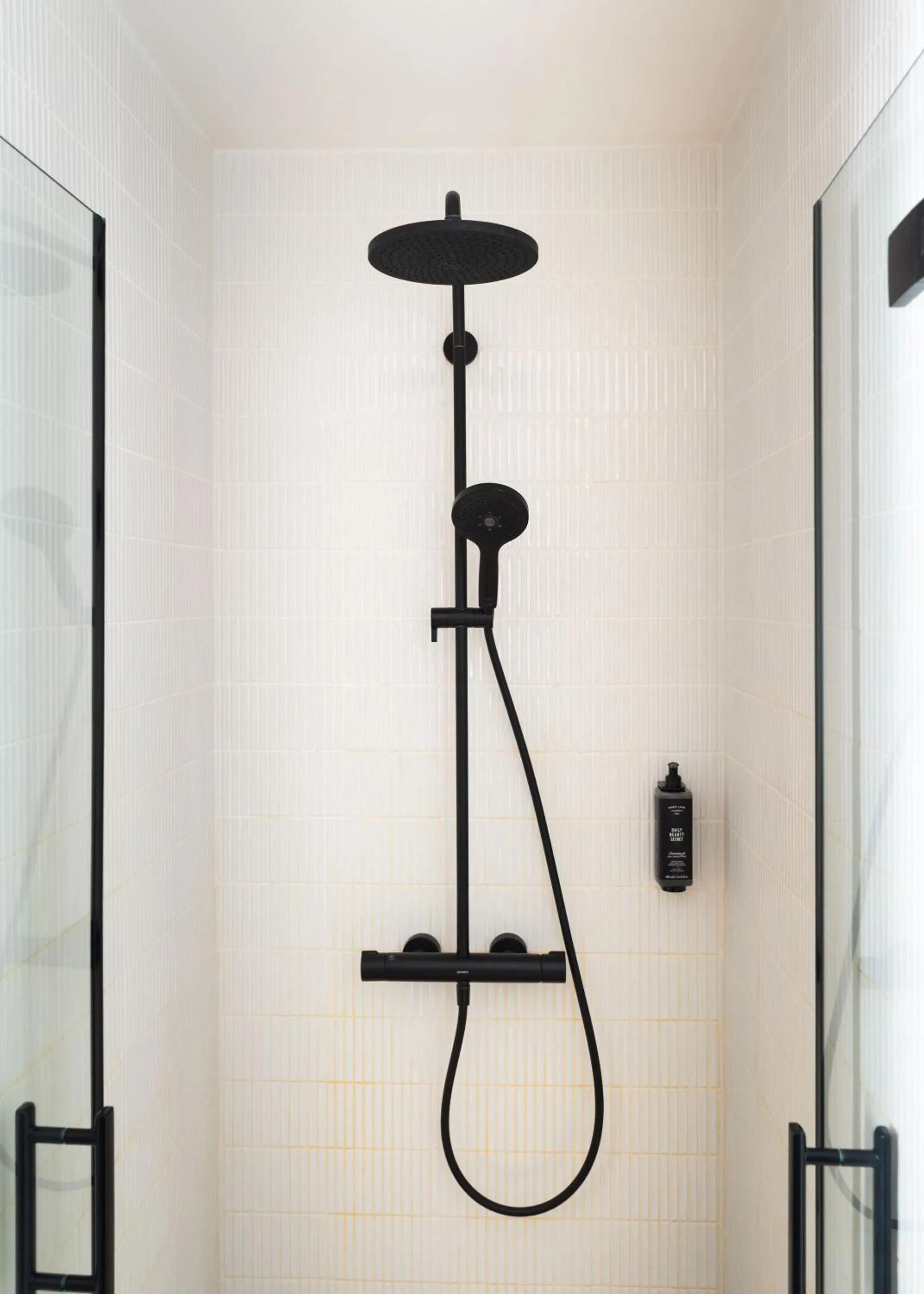 Shower in Limehome Paris Montmartre