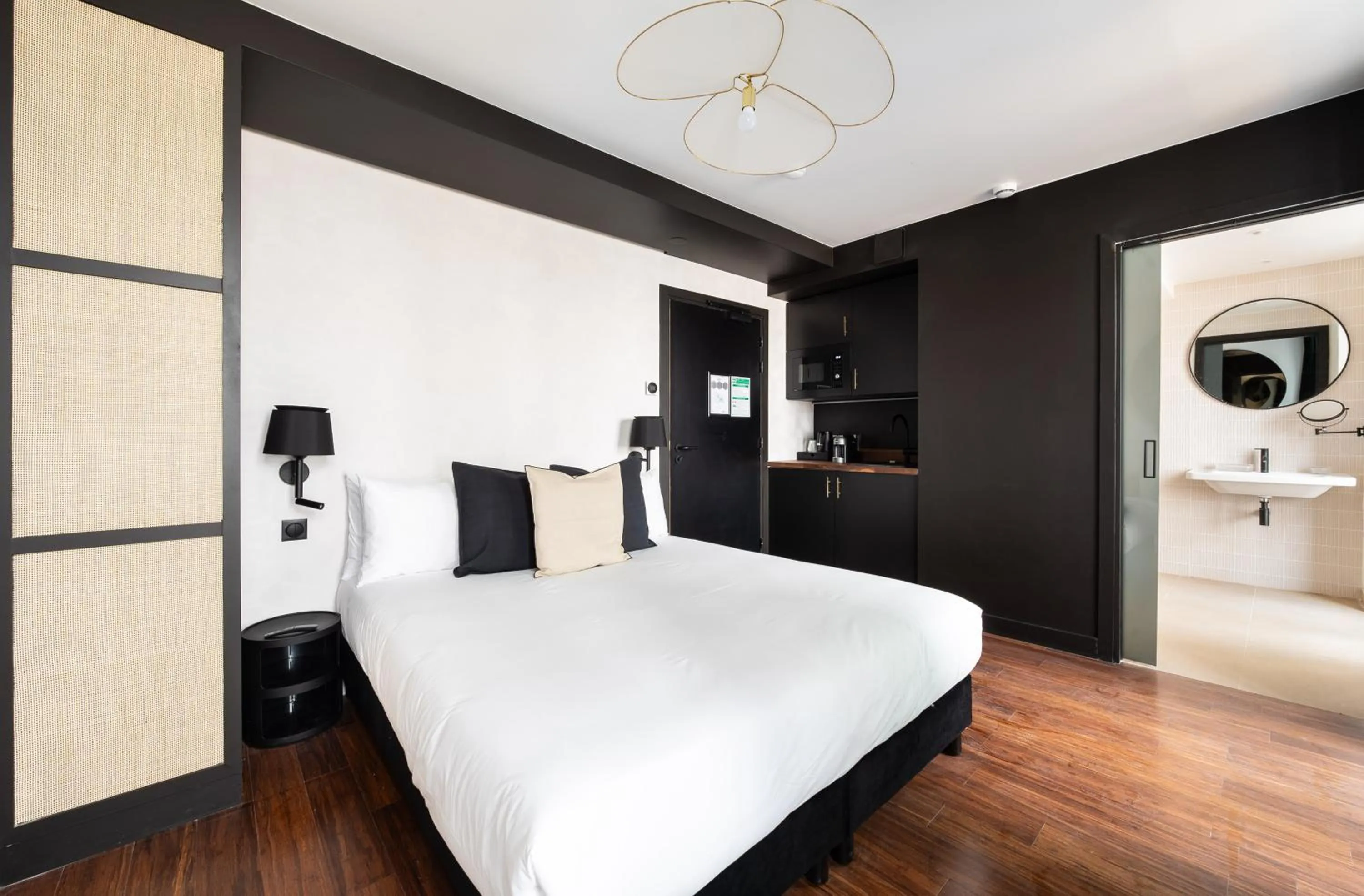 Bed in Makom Montmartre