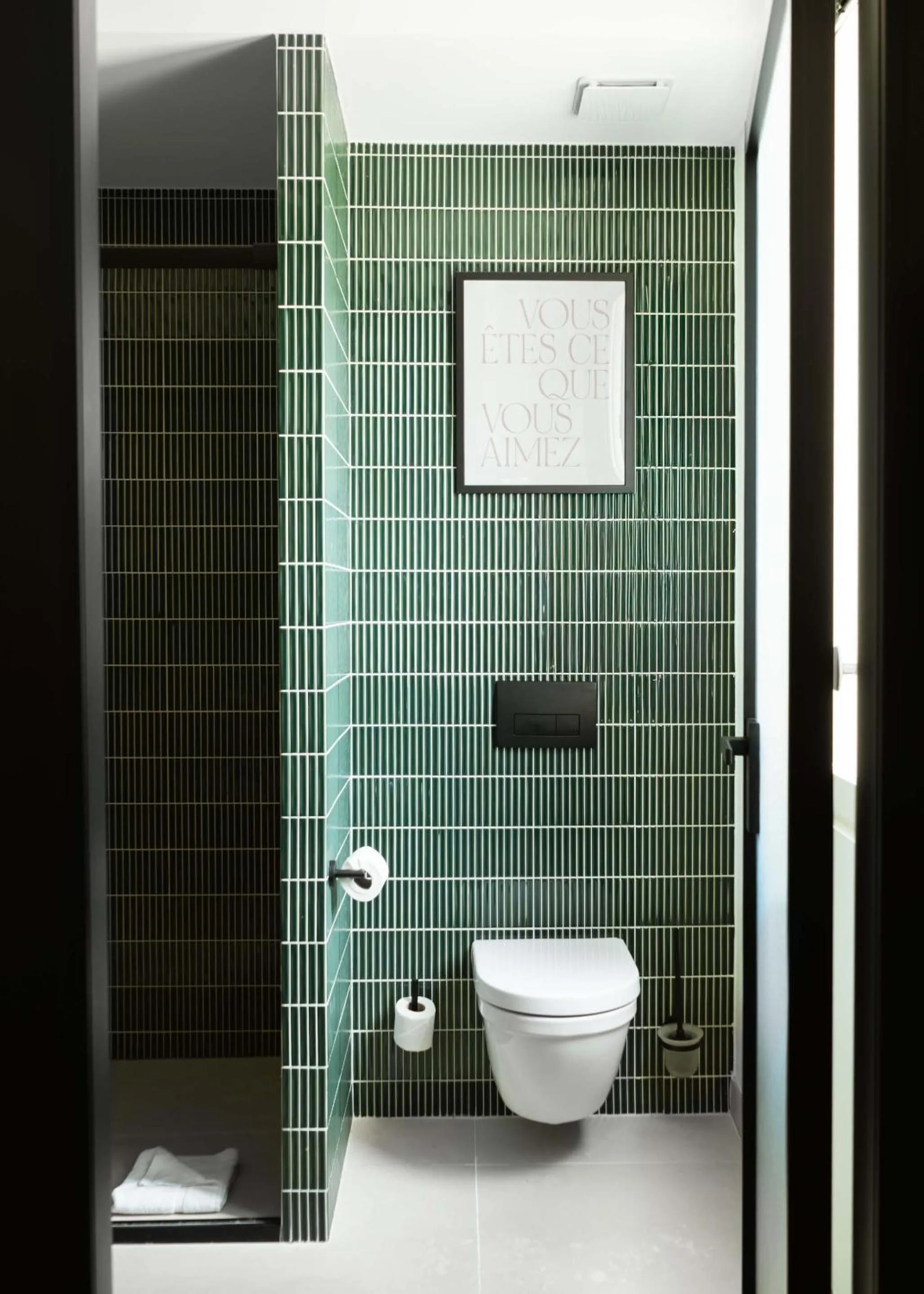 Shower in Limehome Paris Montmartre