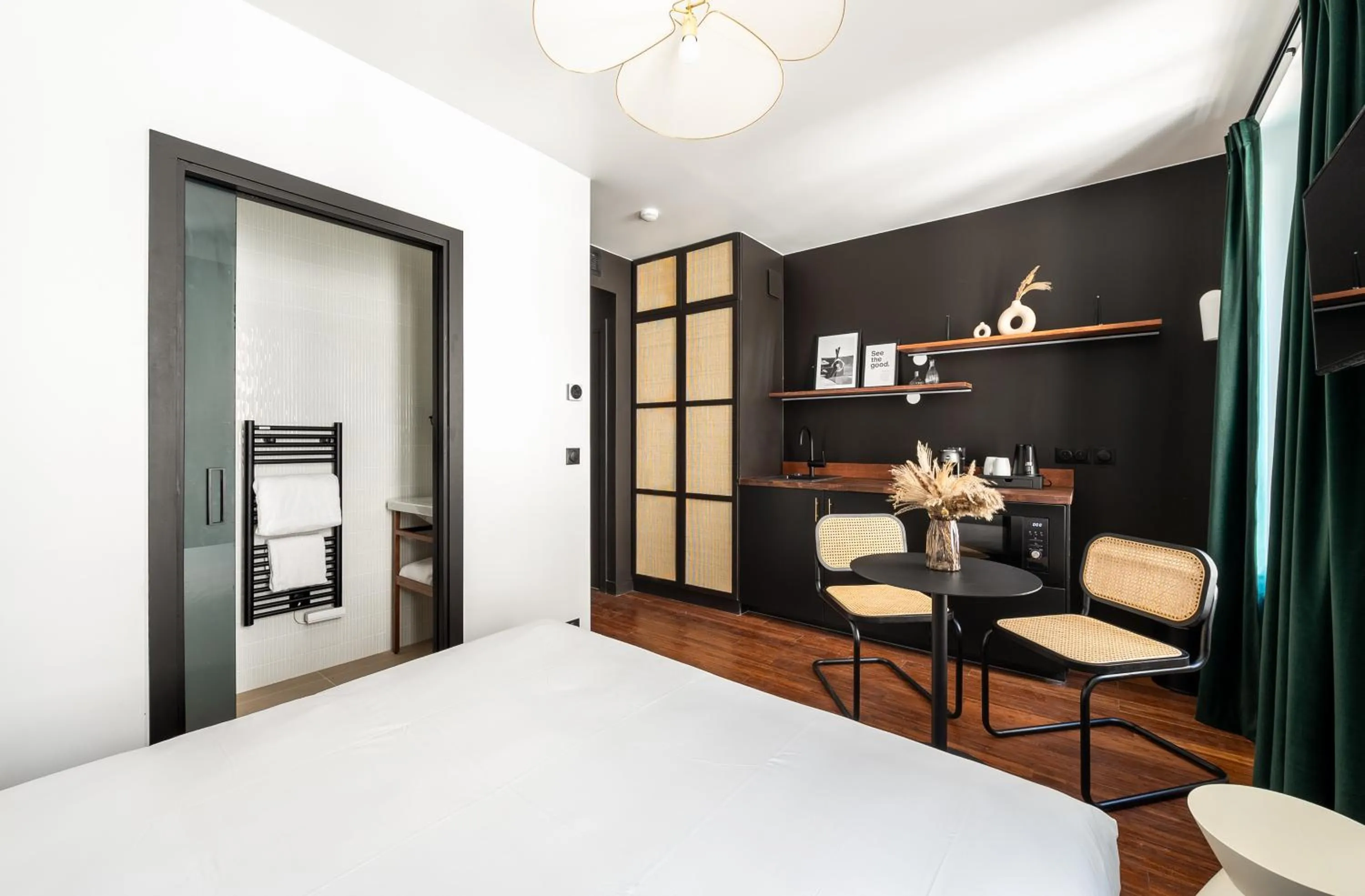 Bed in Makom Montmartre