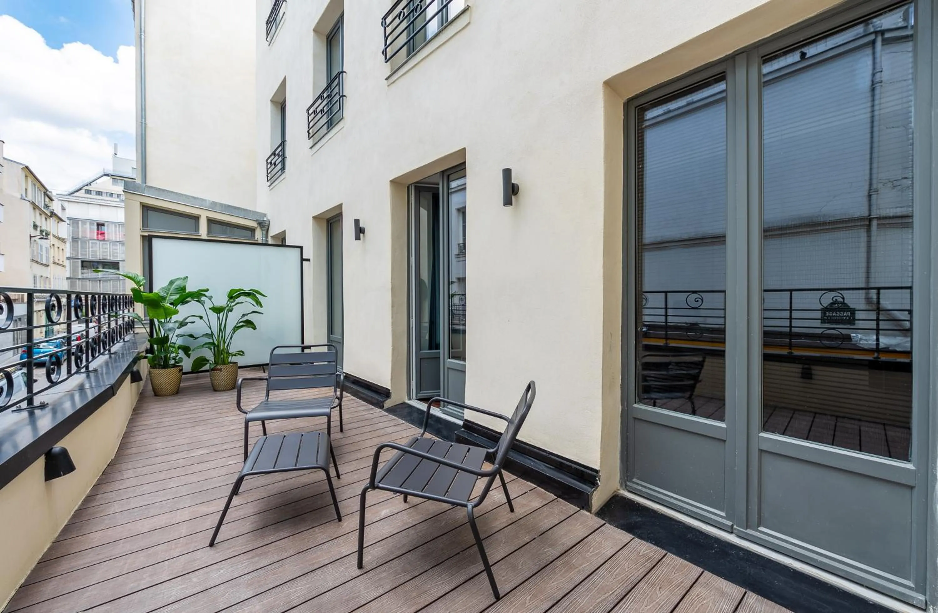 Property building in Makom Montmartre