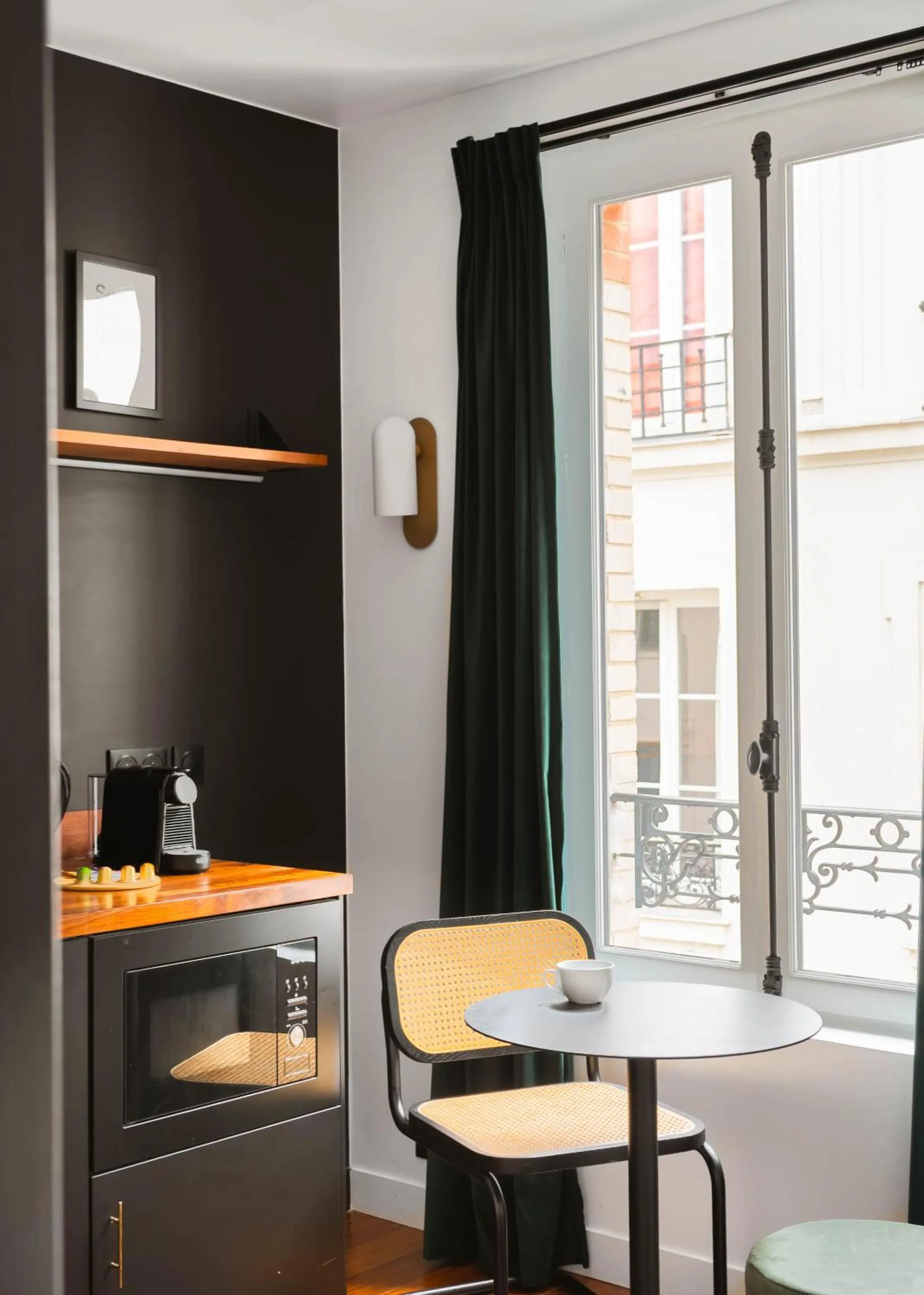 Kitchen or kitchenette in Limehome Paris Montmartre
