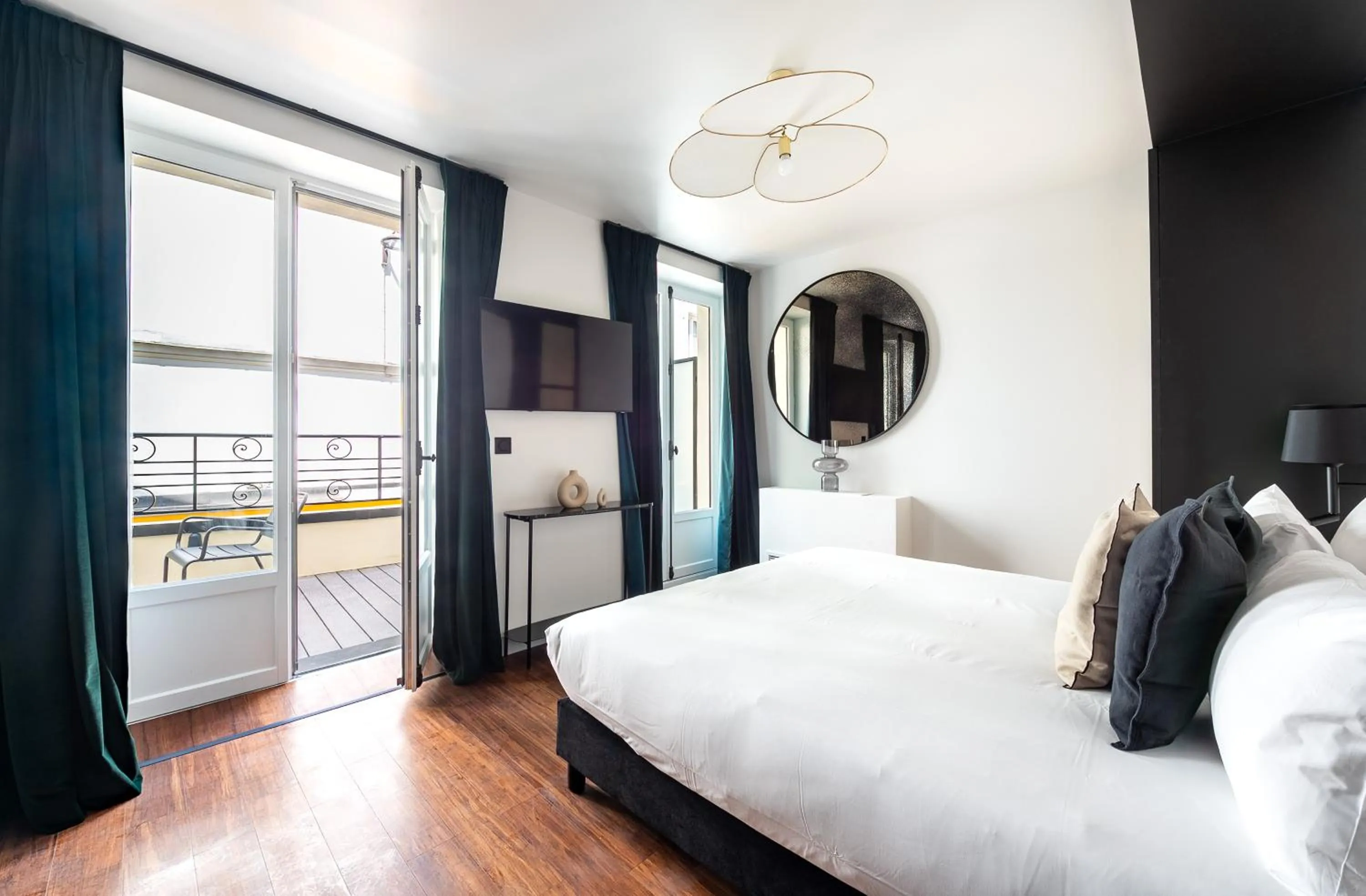 Bed in Makom Montmartre