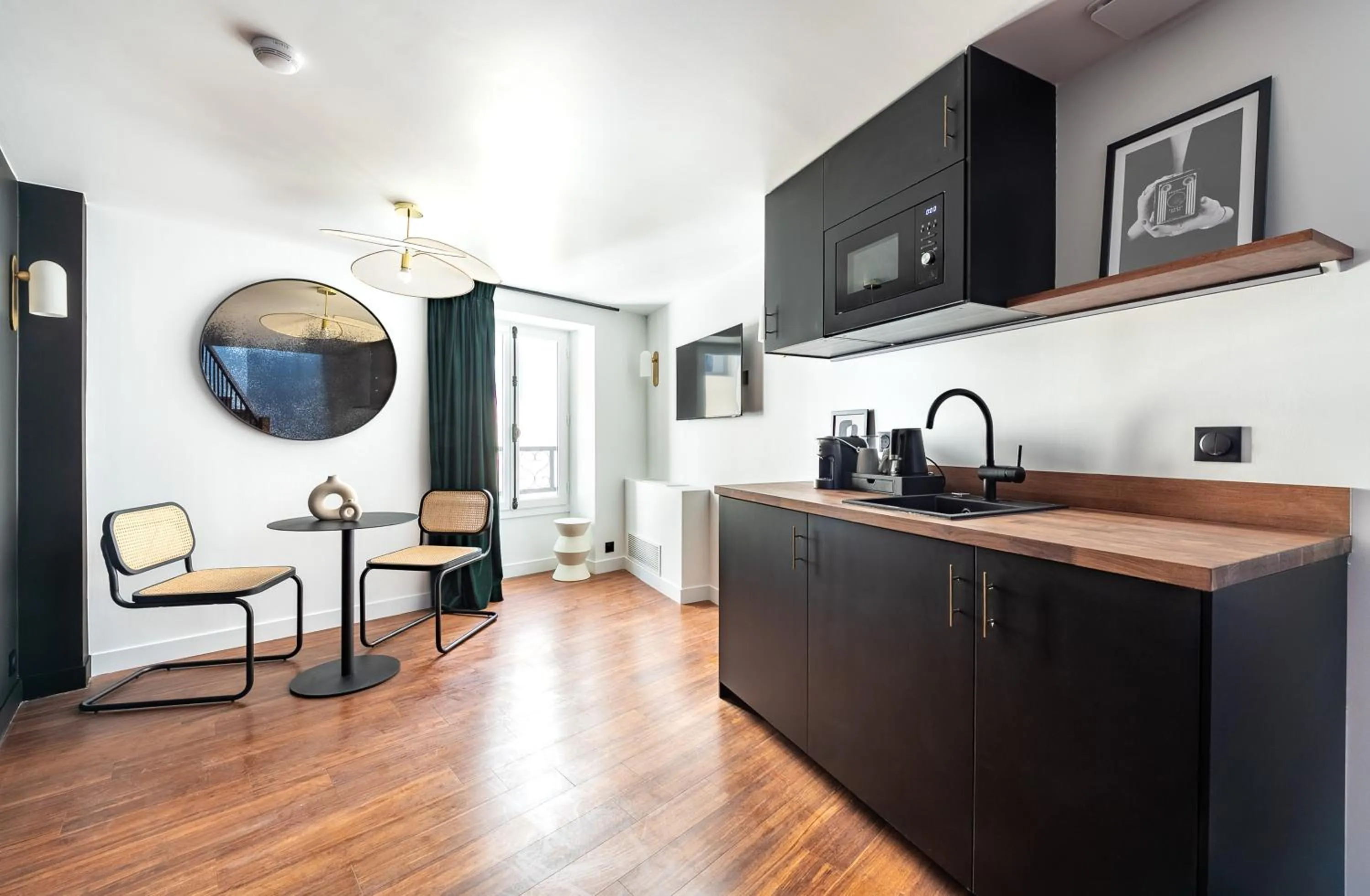 Kitchen or kitchenette in Makom Montmartre