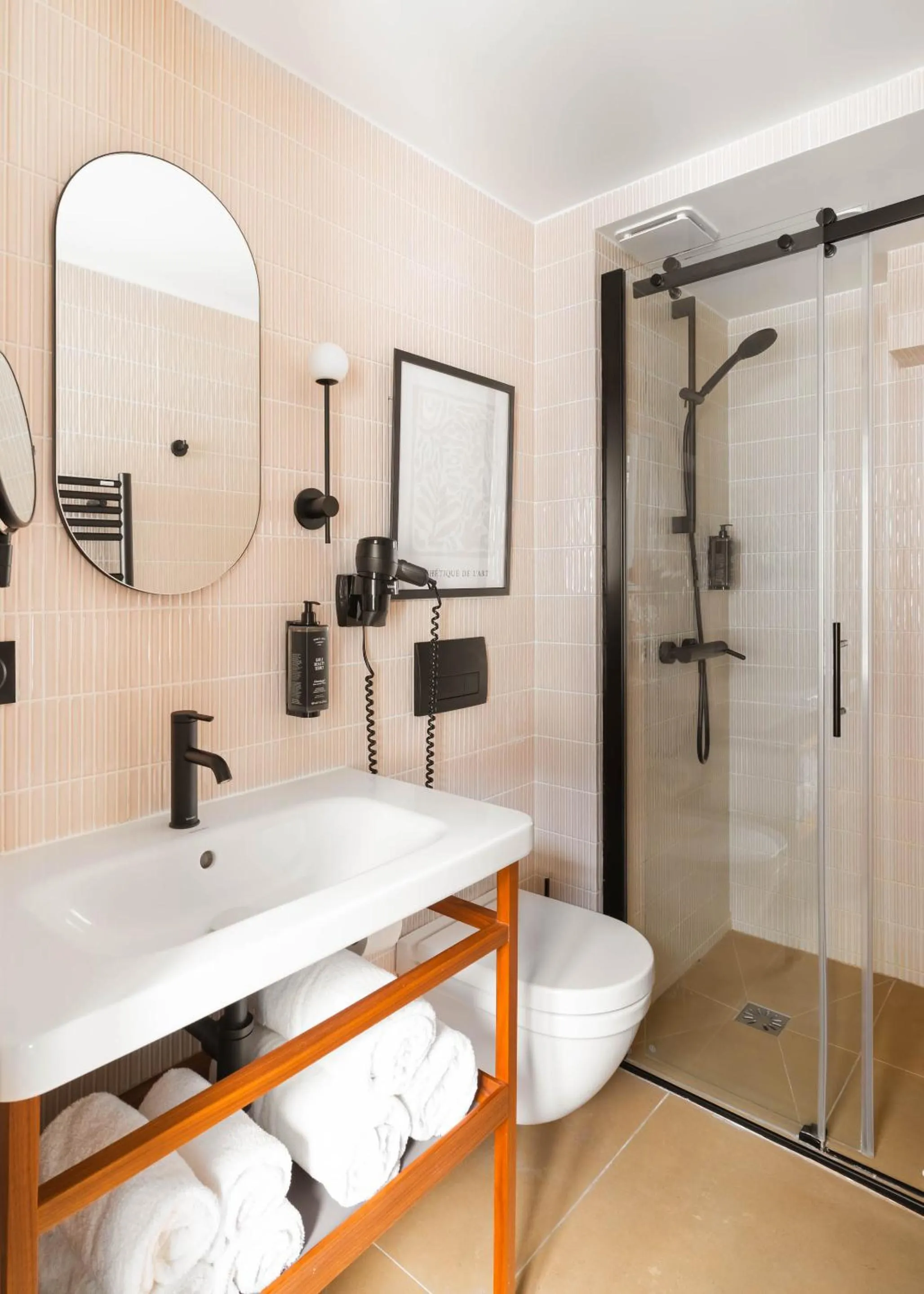 Shower in Limehome Paris Montmartre