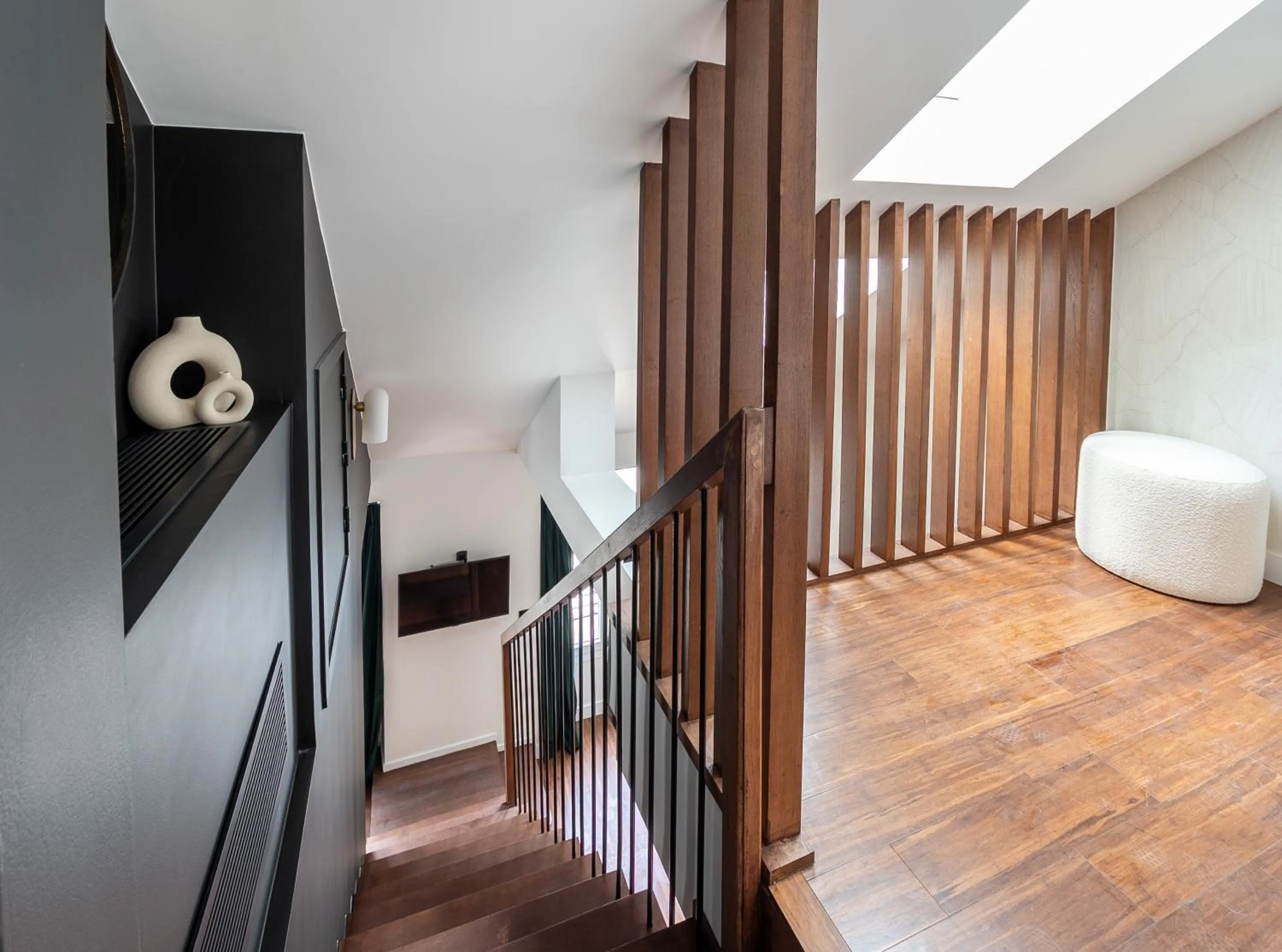 Photo of the whole room in Makom Montmartre