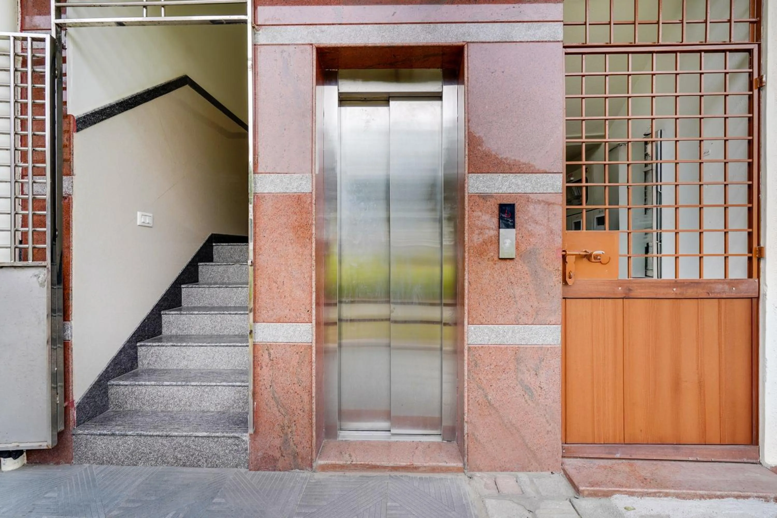 Lobby or reception in Super Townhouse Bidadi Formerly Royal Garuda