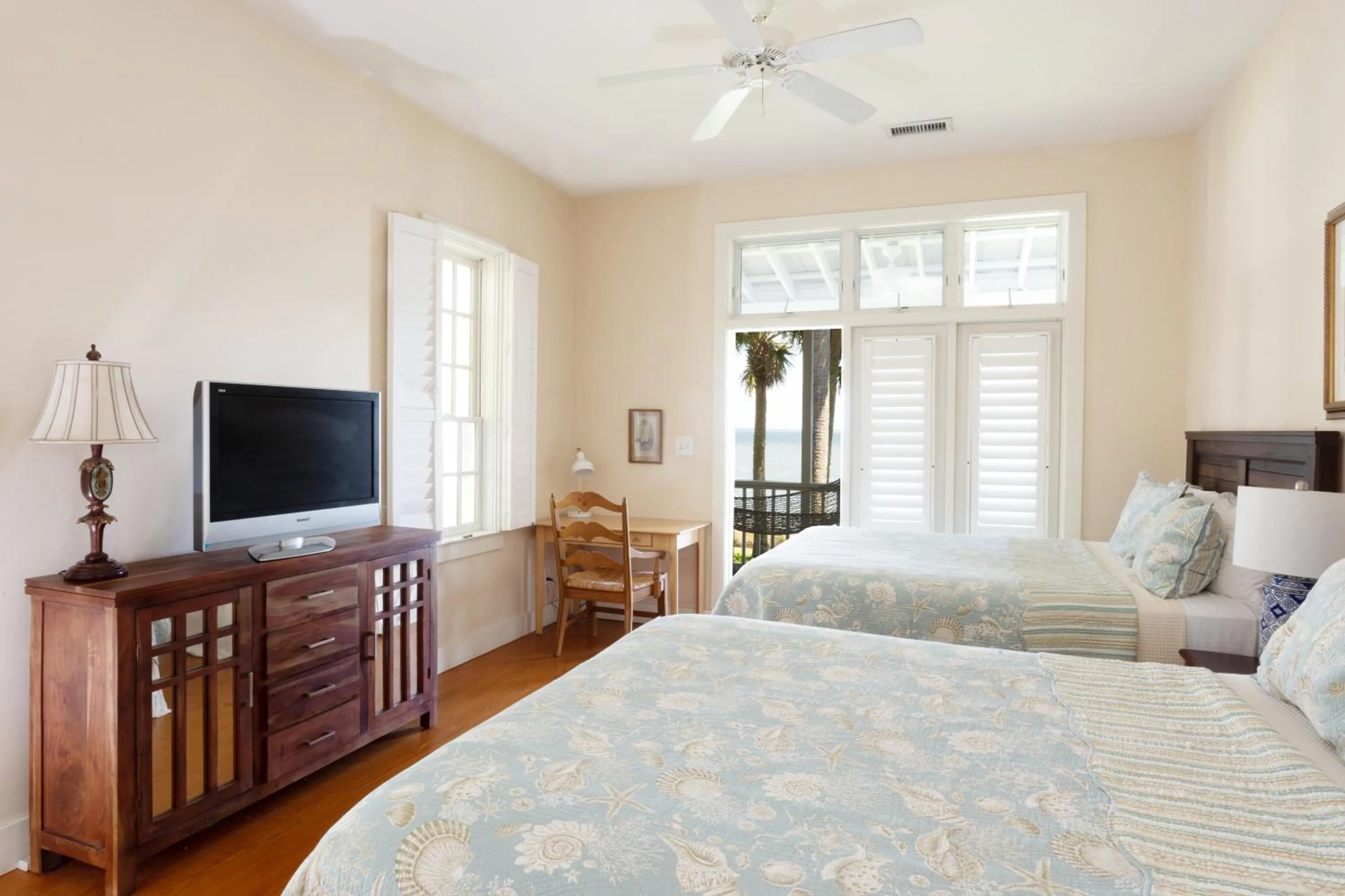 Bedroom, Bed in The Cottages on Charleston Harbor