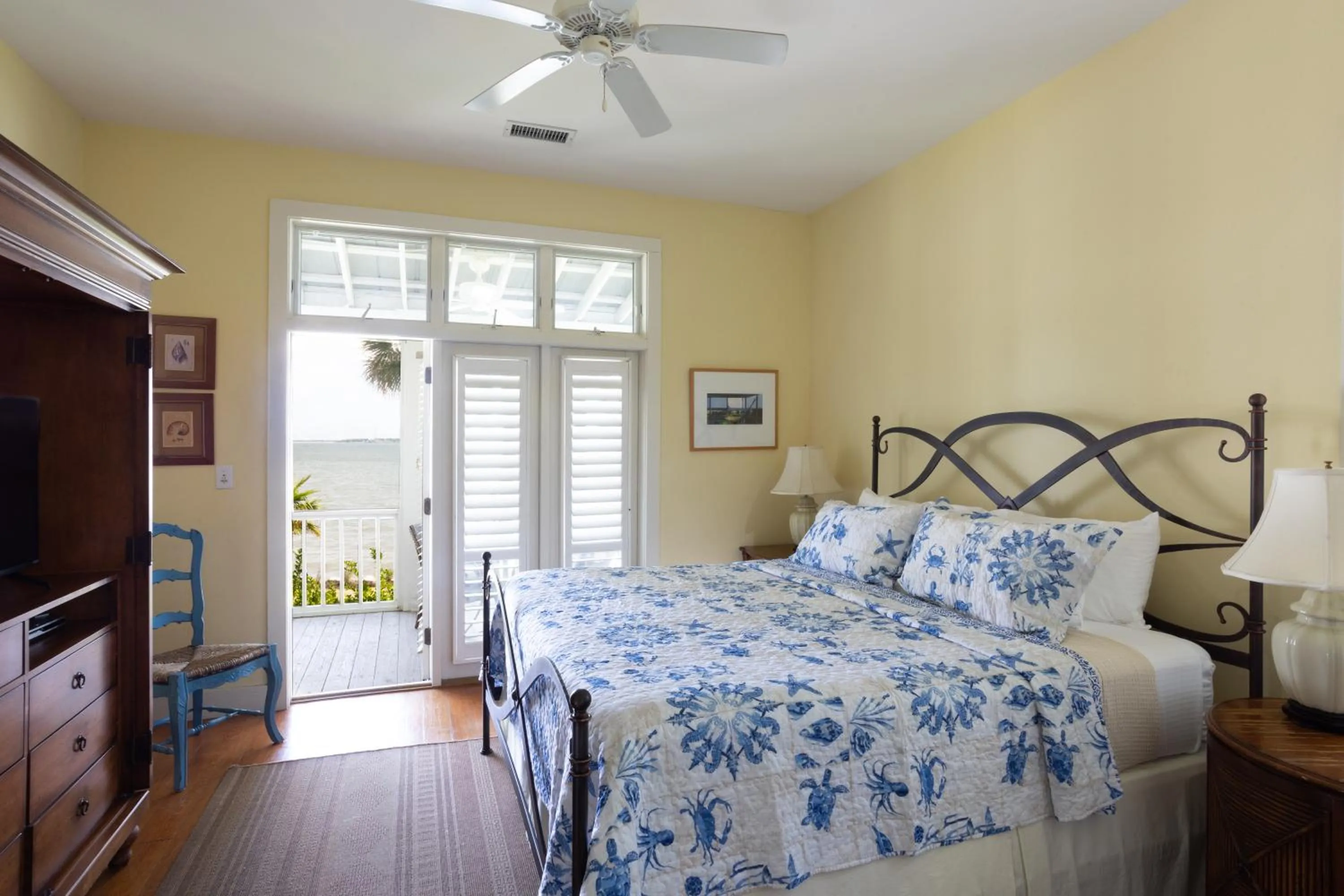Bedroom, Bed in The Cottages on Charleston Harbor