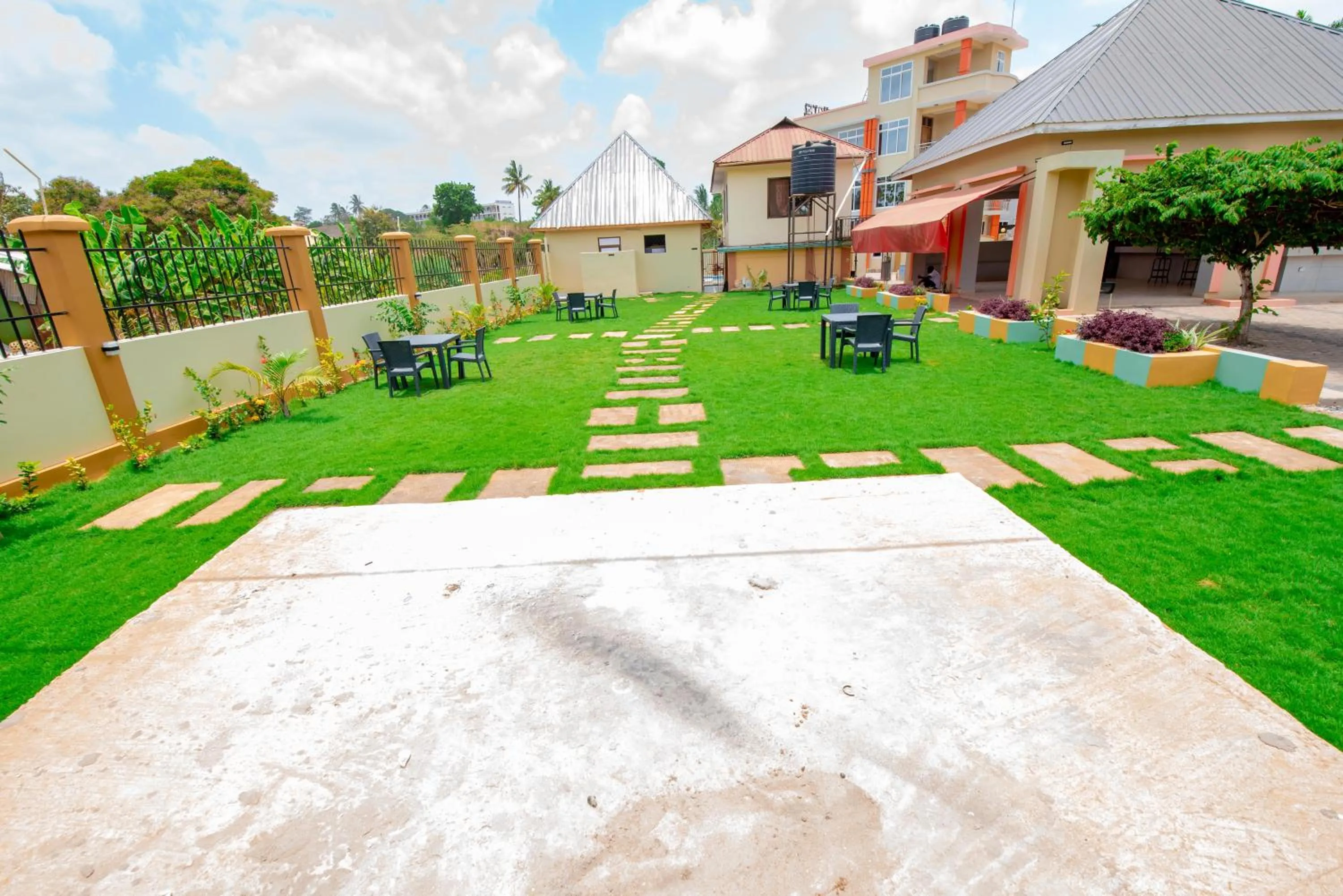 Garden in WILIVINA HOTEL