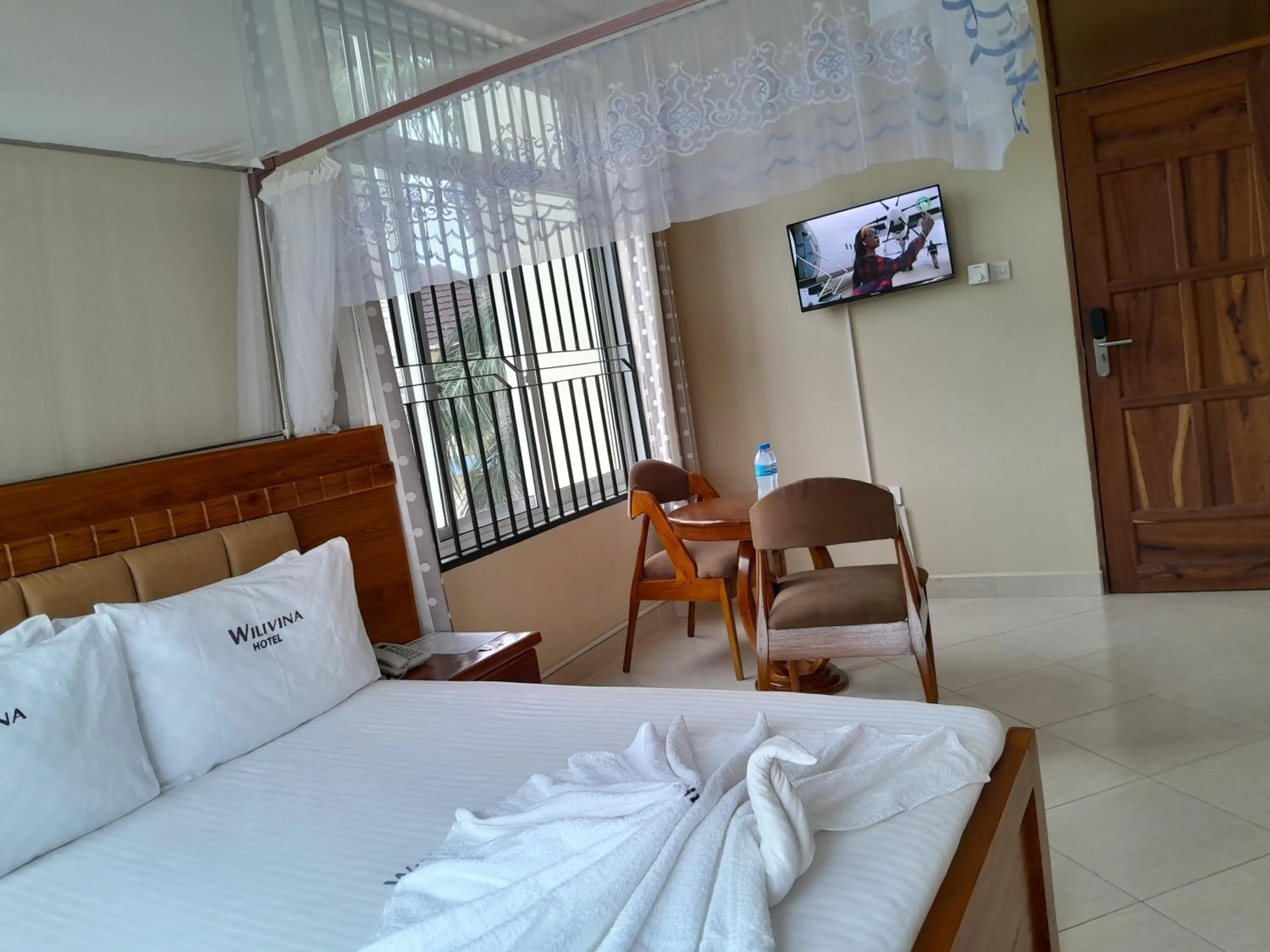 Communal lounge/ TV room, Bed in WILIVINA HOTEL