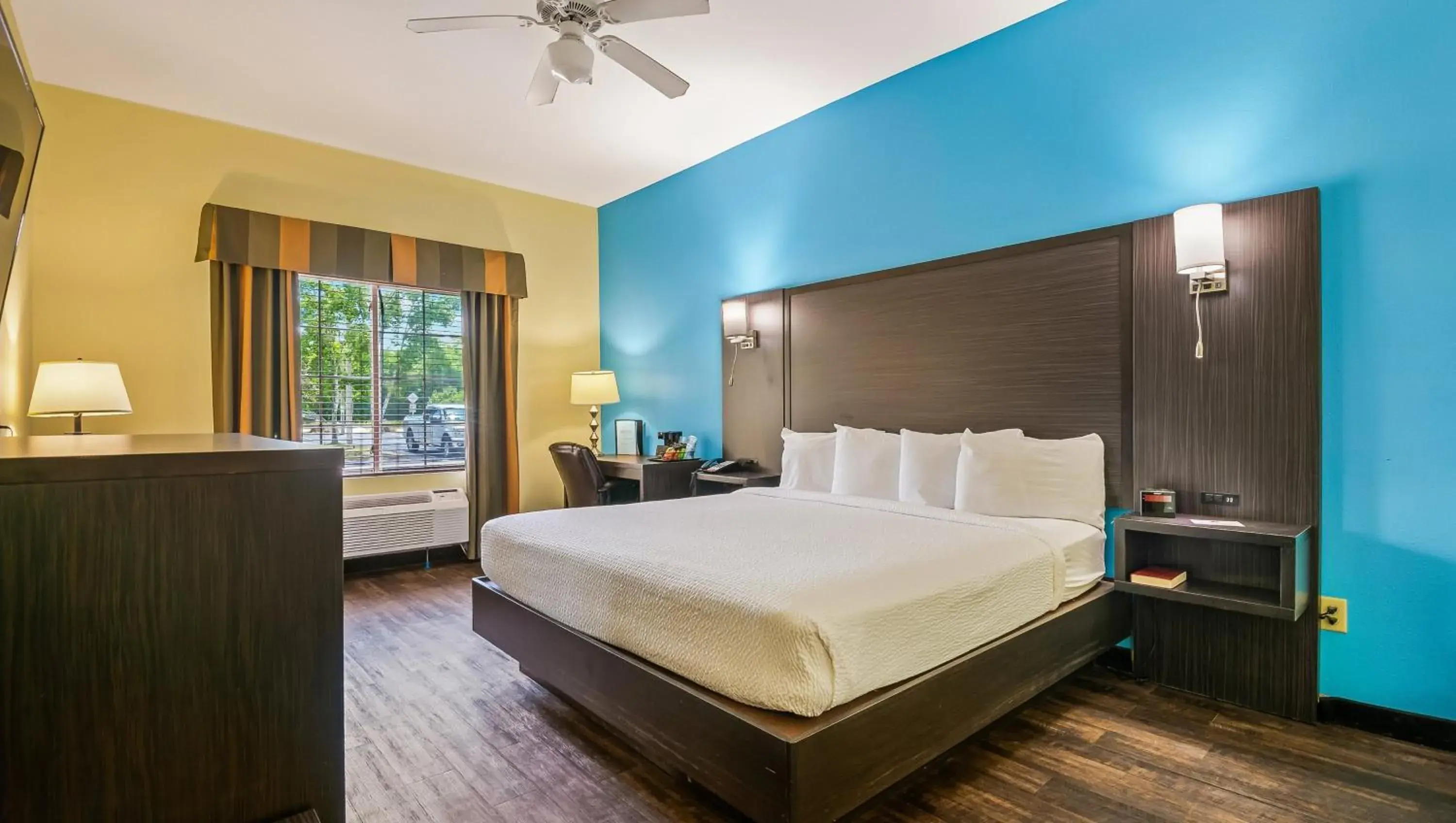 Bed in Wildwood Inn Bed in Wildwood Inn