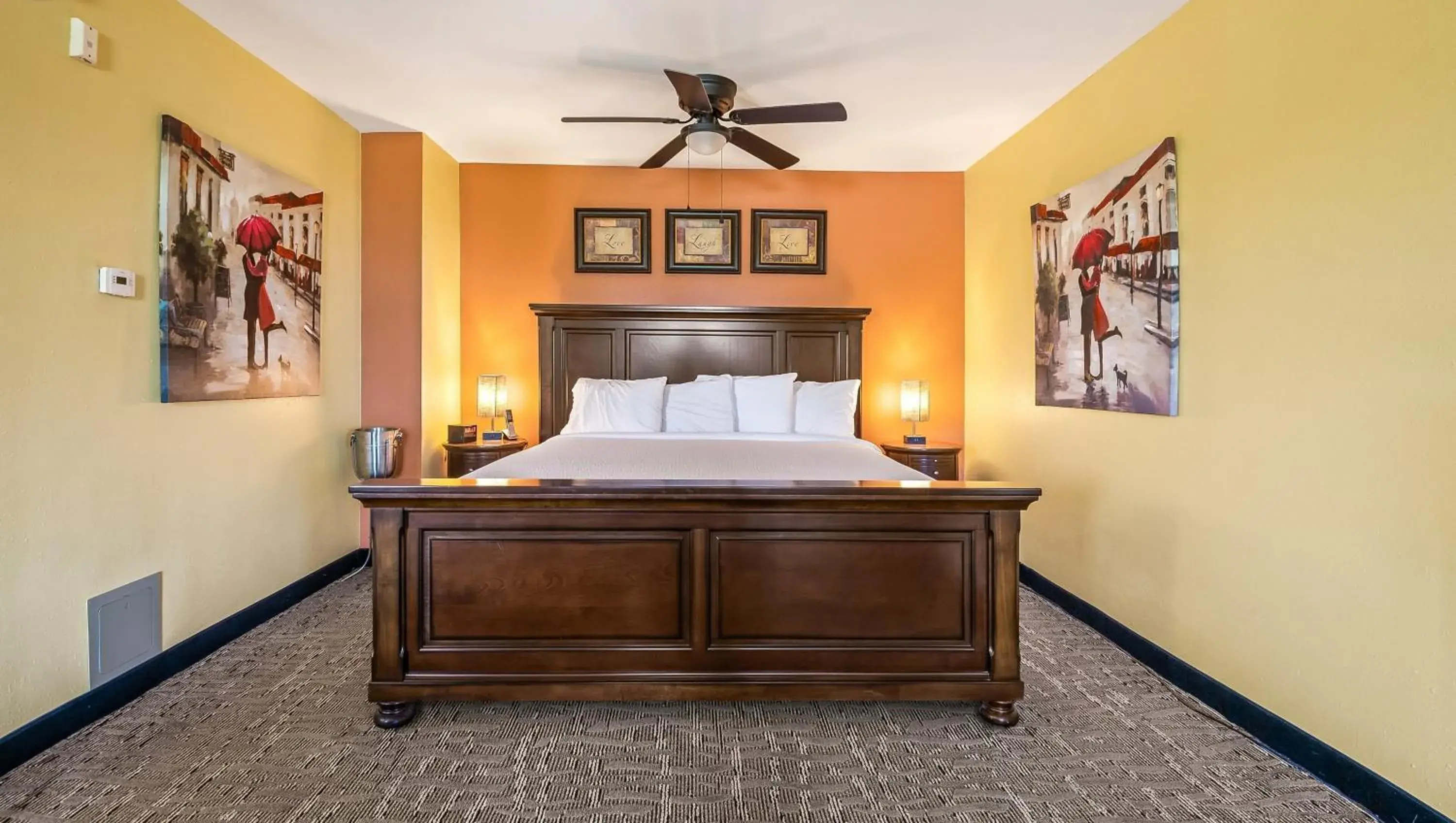 Bed in Wildwood Inn Bed in Wildwood Inn