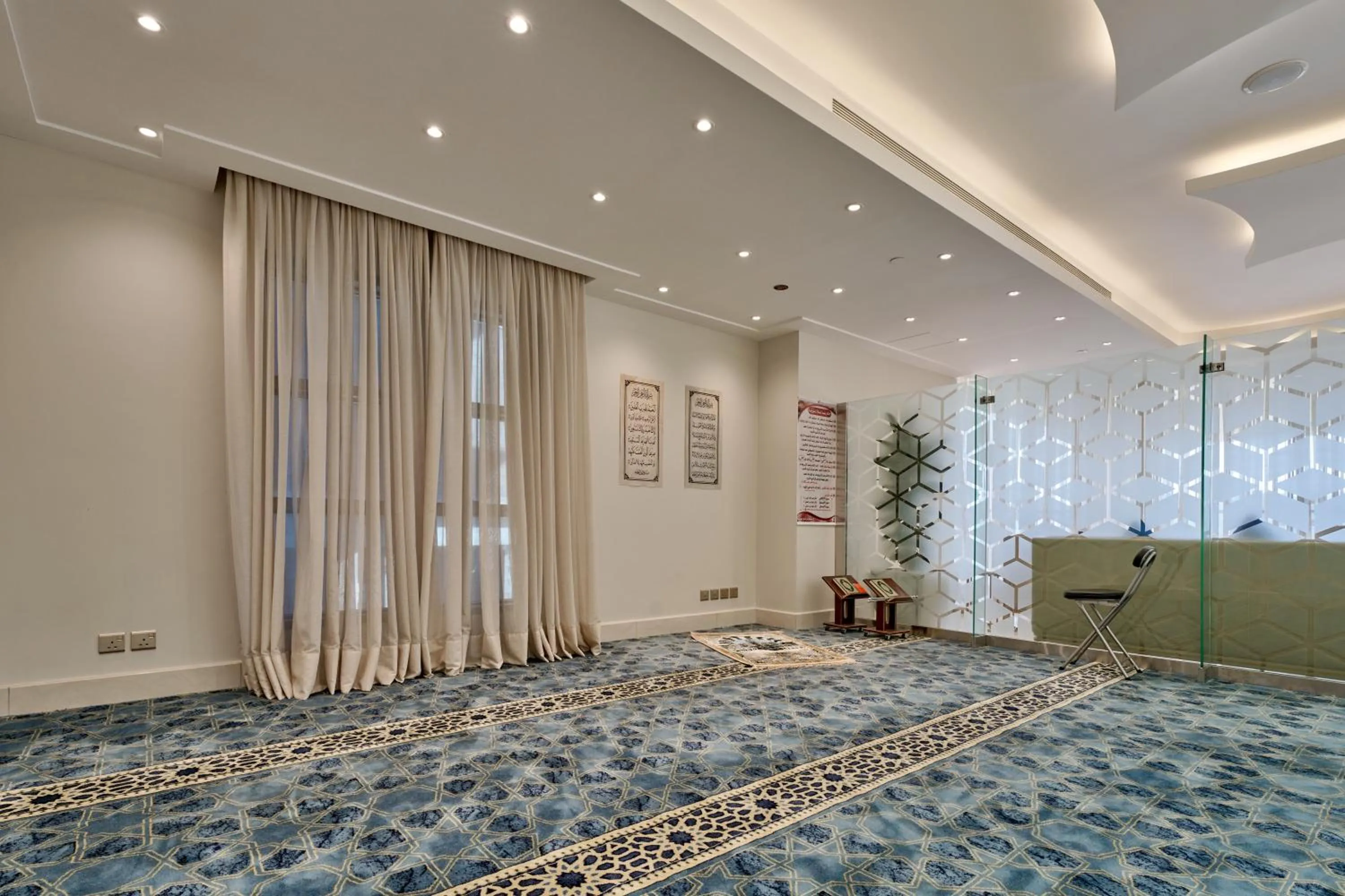 People in Paradise Nice Hotel Jeddah