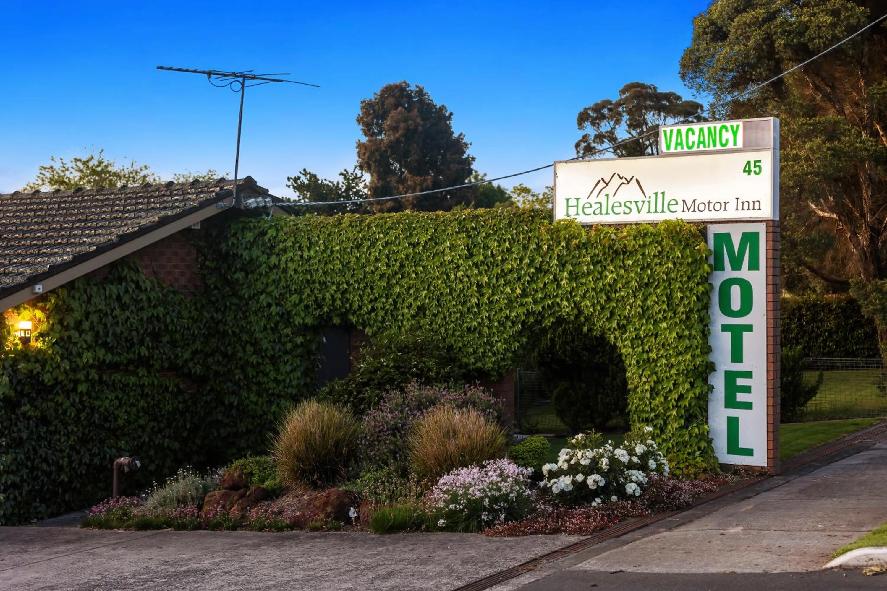 Spring in Healesville Motor Inn