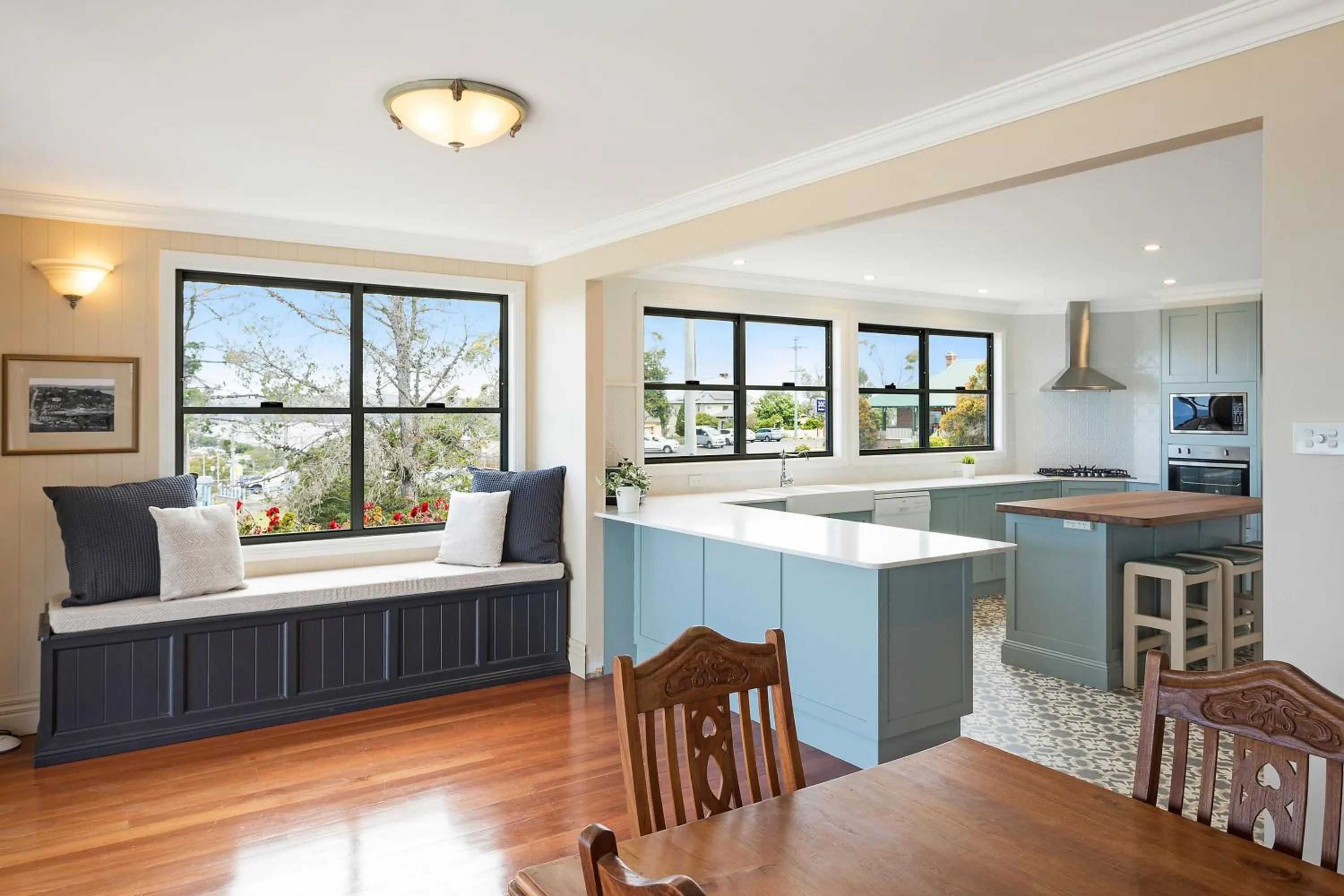 Kitchen or kitchenette in Heritage House Motel & Units