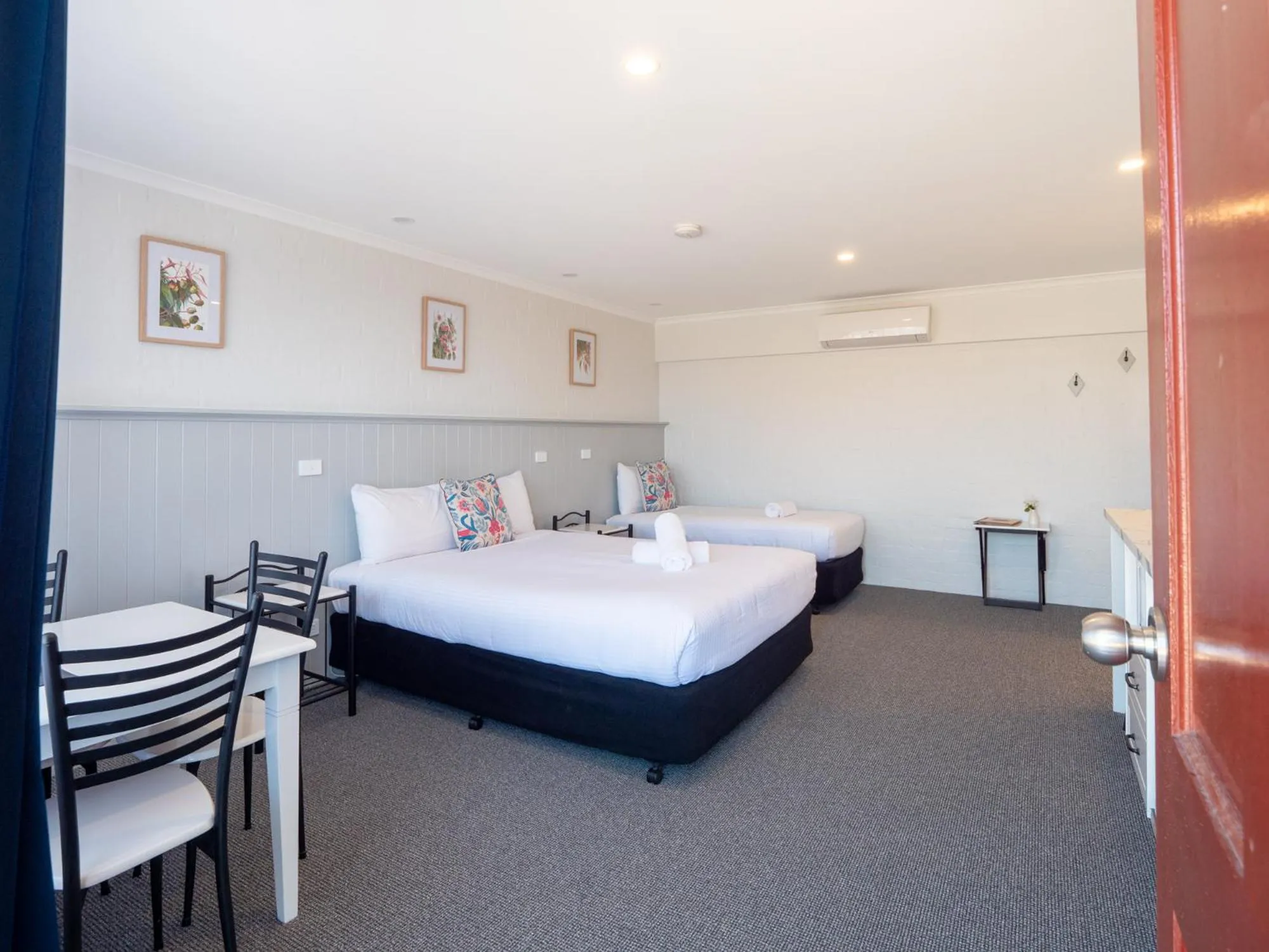 Bed in Heritage House Motel & Units