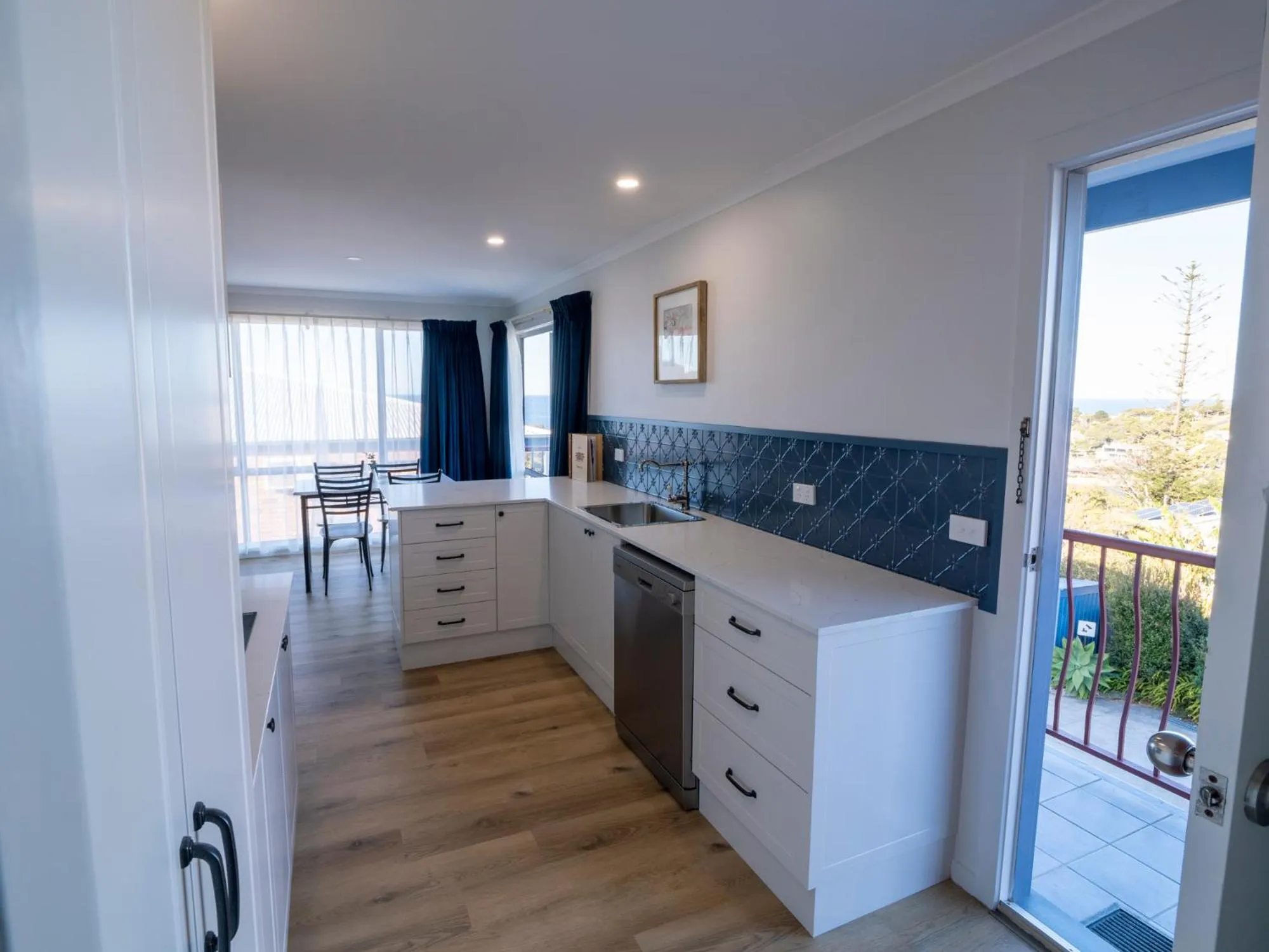 Kitchen or kitchenette in Heritage House Motel & Units