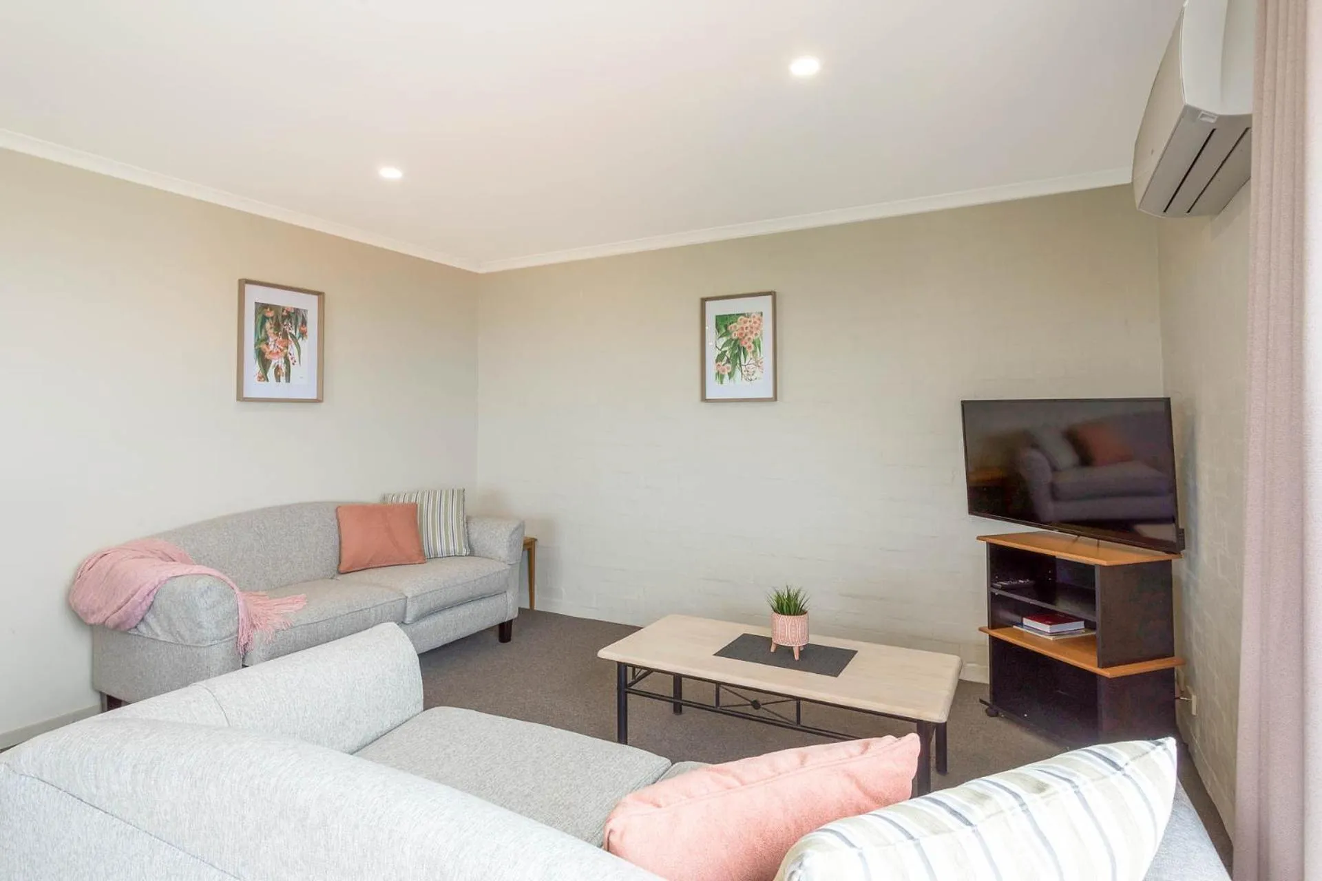 Heritage House Motel & Units