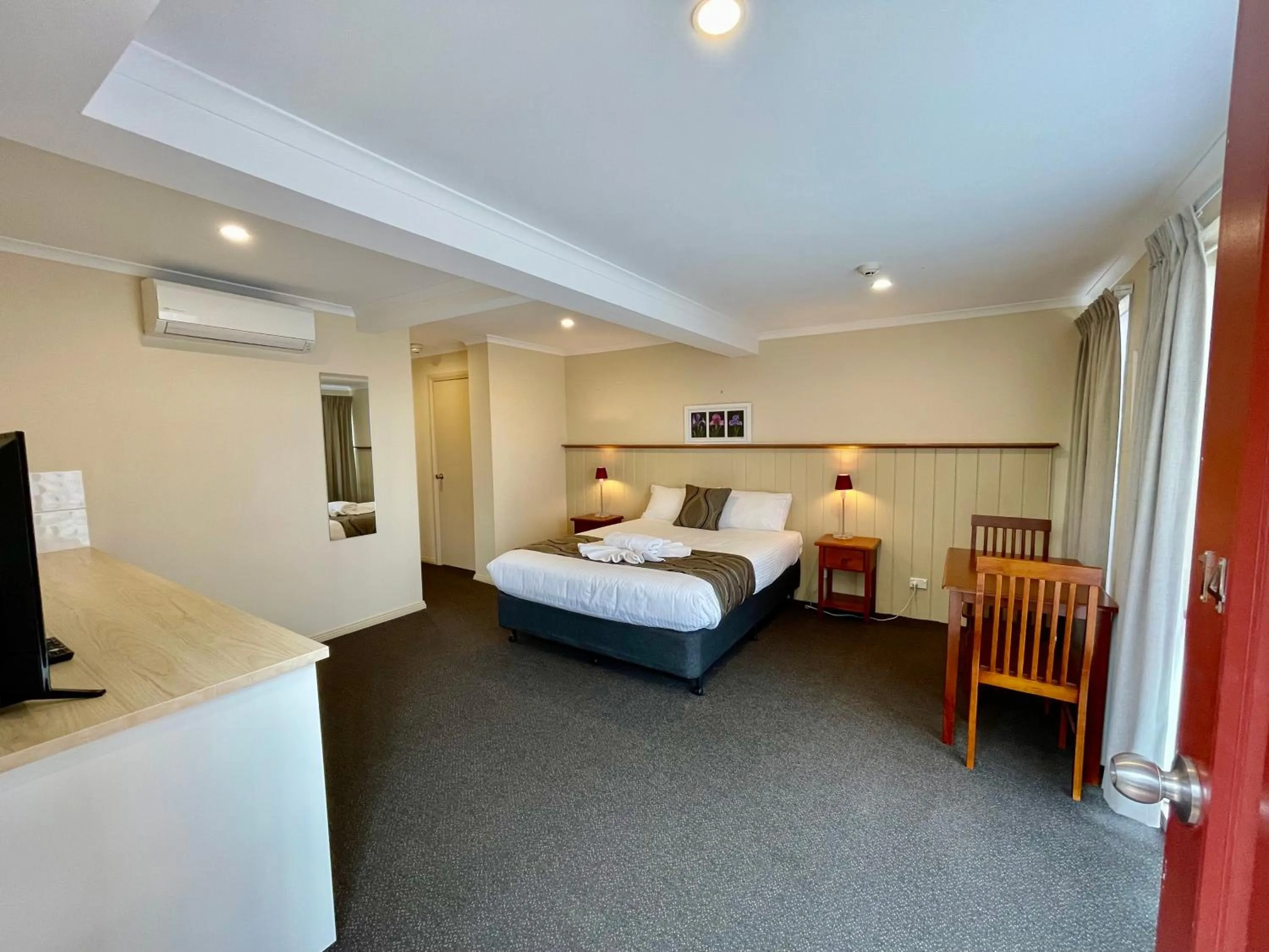 Bed in Heritage House Motel & Units