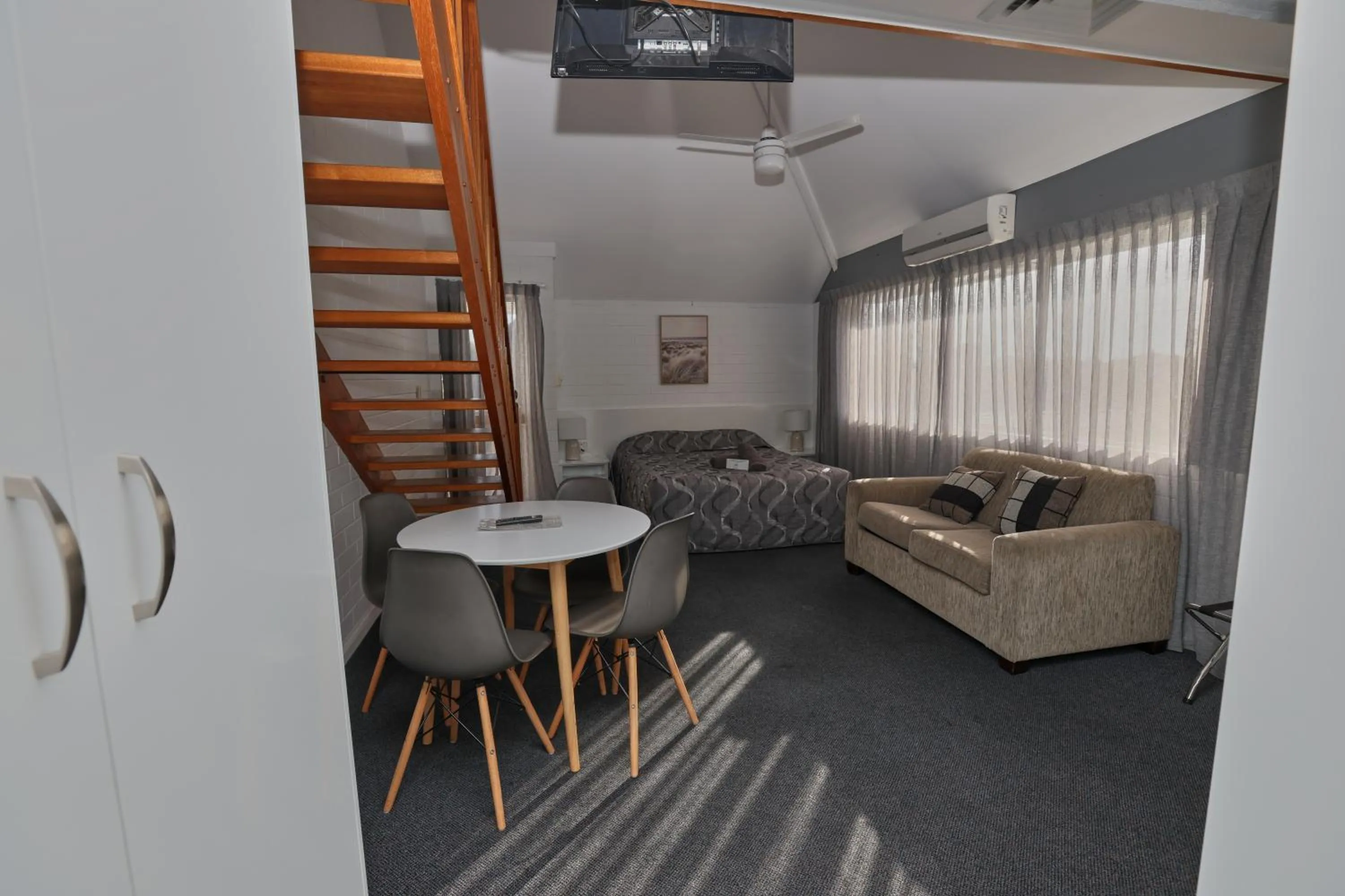 Seating area in Dalby Manor Motor Inn