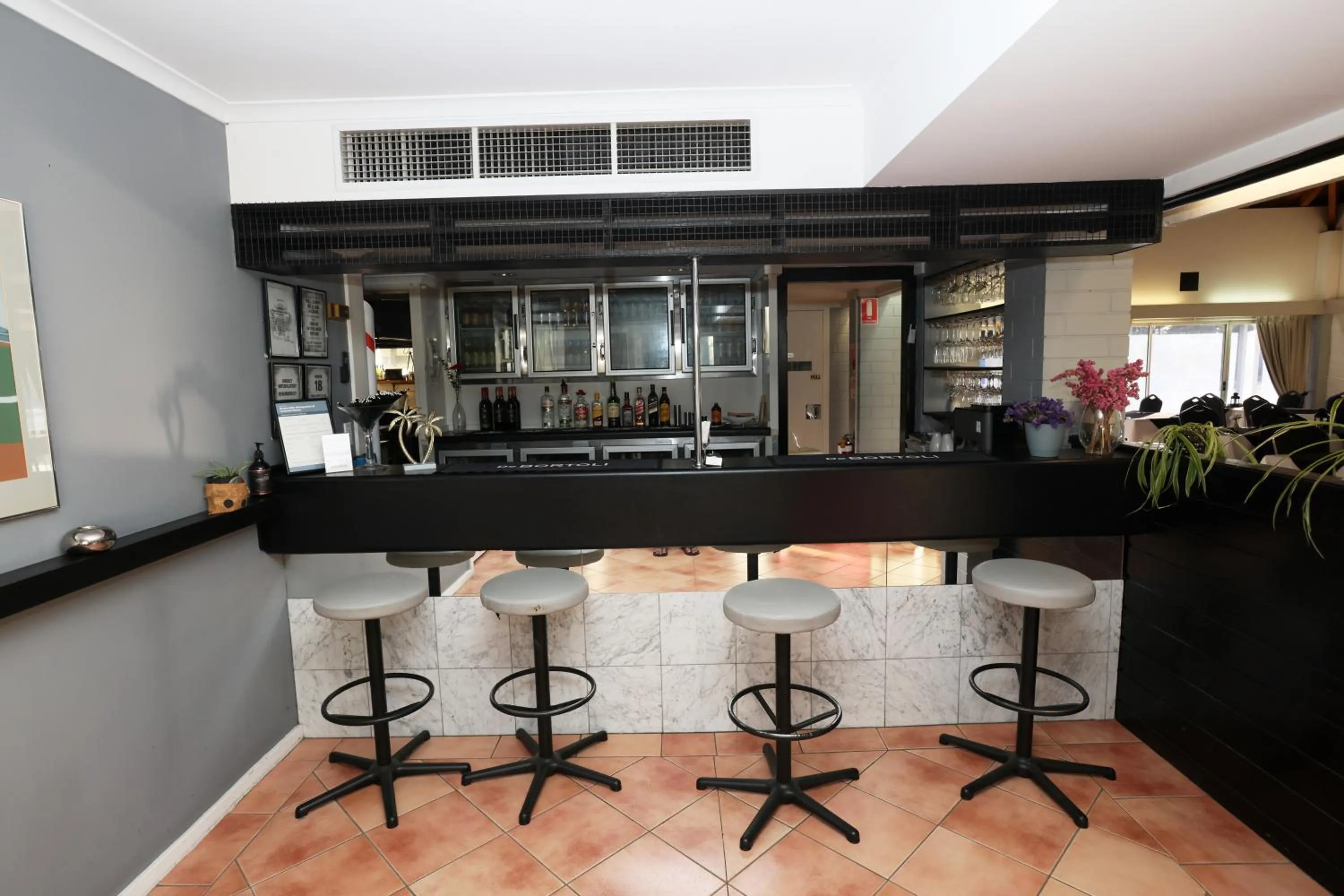 minibar in Dalby Manor Motor Inn