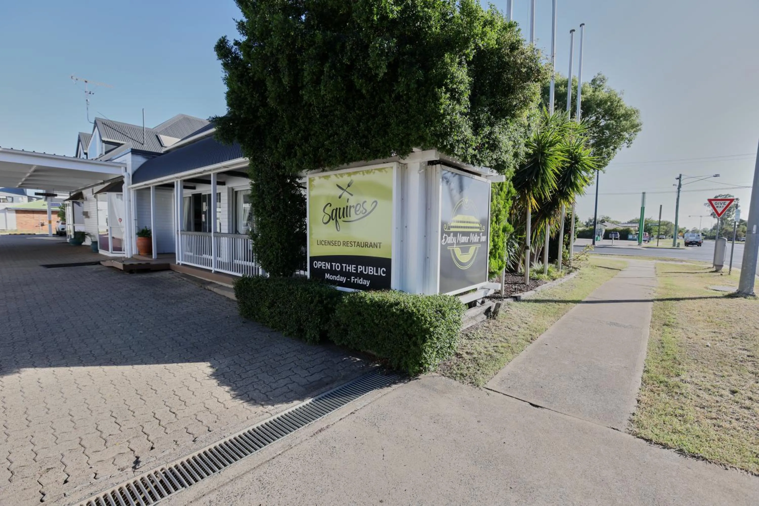 Property building in Dalby Manor Motor Inn