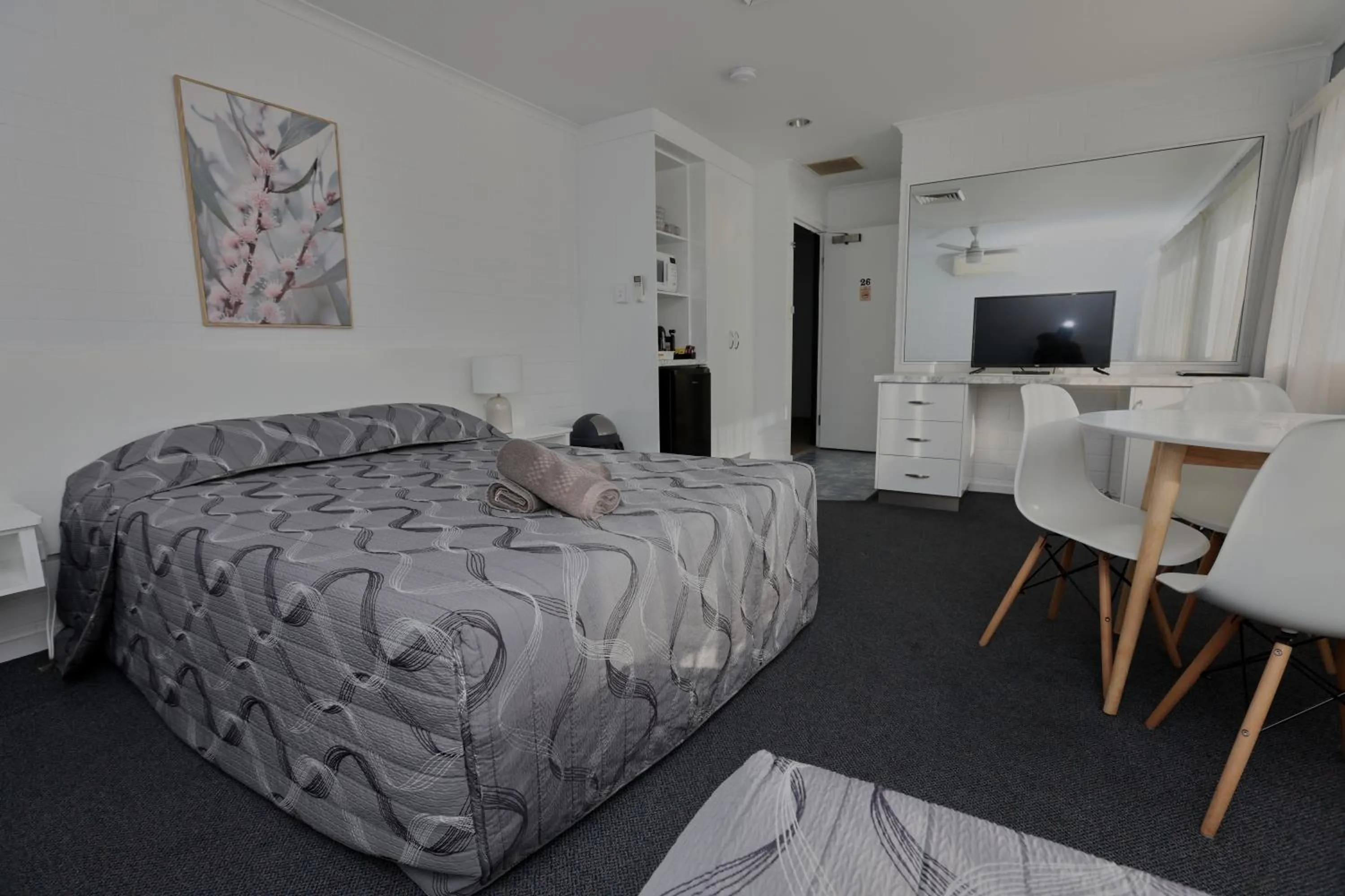 TV and multimedia, Bed in Dalby Manor Motor Inn