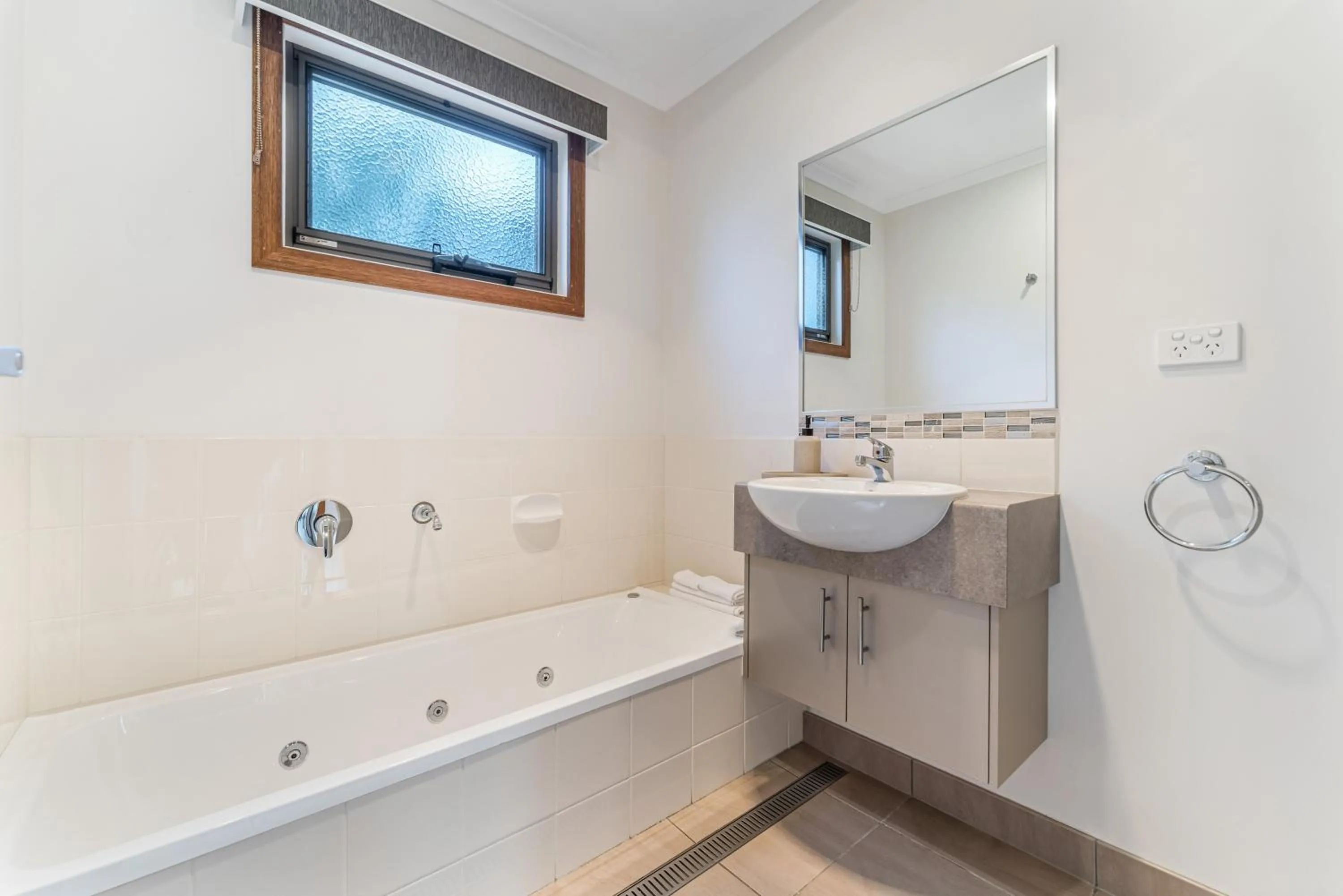 Shower in BIG4 Tasman Holiday Parks - Bright